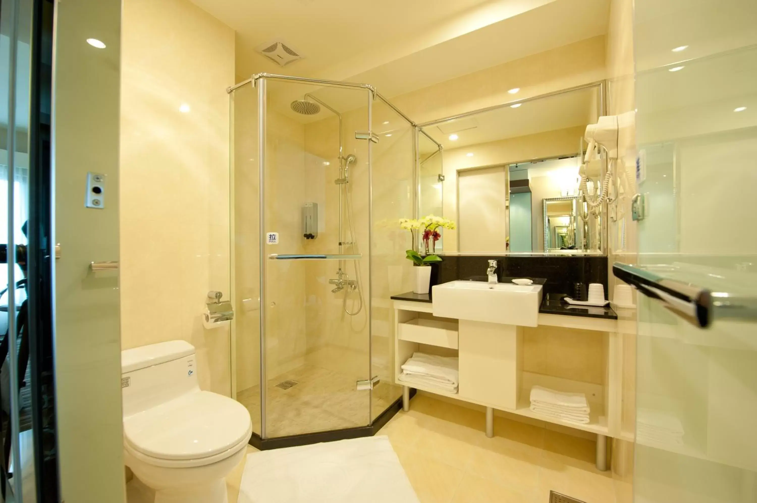 Bathroom in Lishiuan Hotel