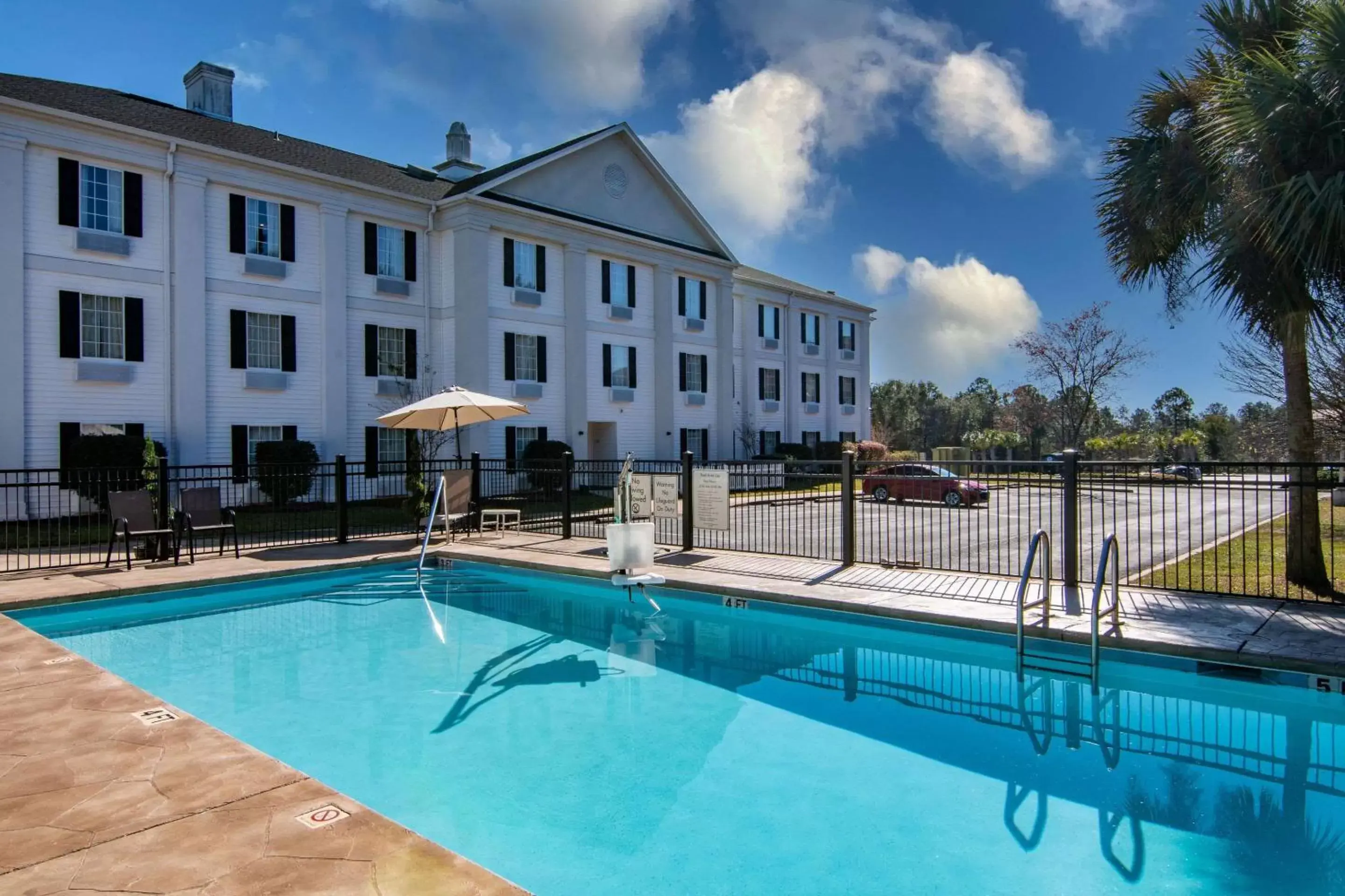 Activities, Swimming Pool in Quality Inn Crestview Near Eglin AFB
