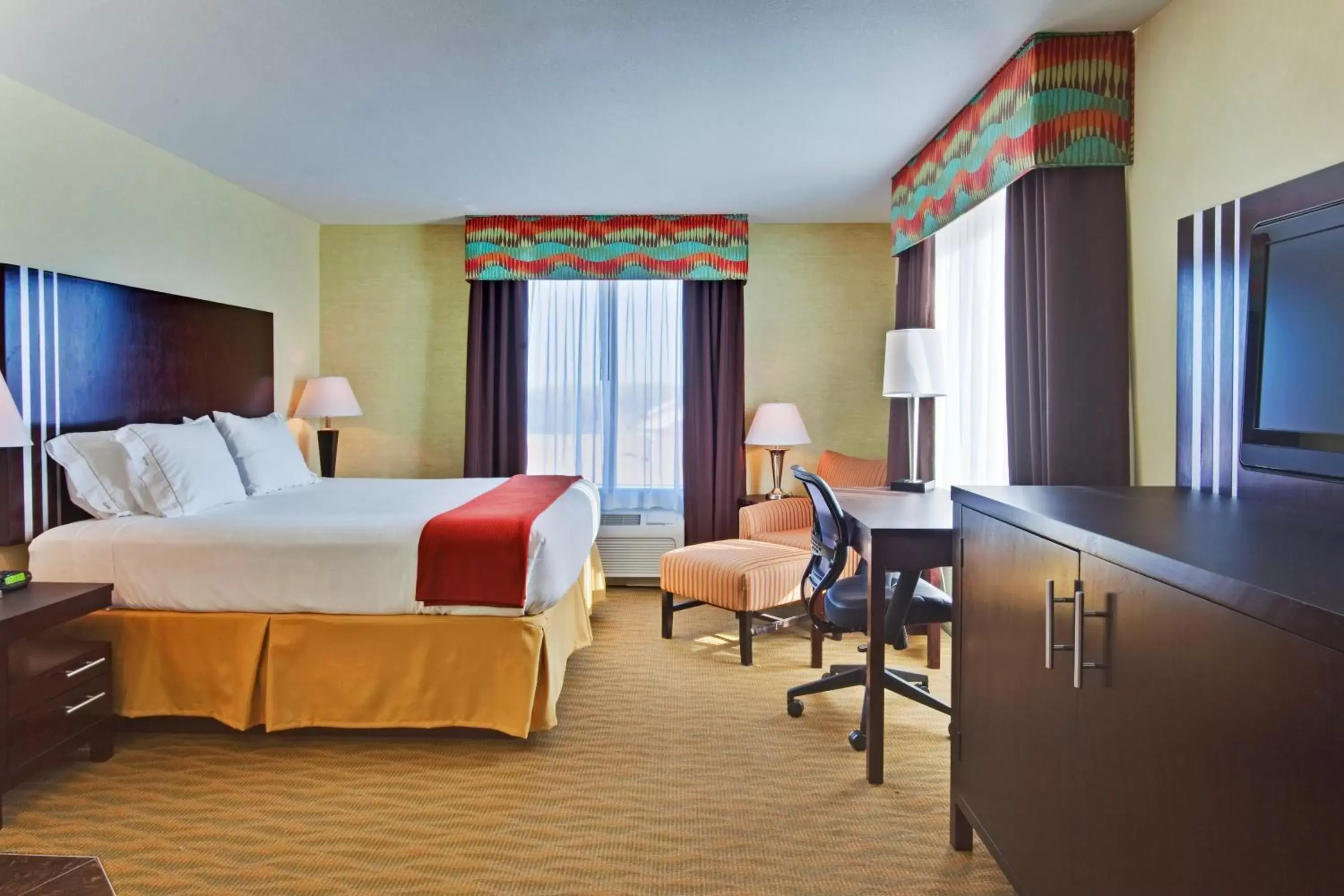 Photo of the whole room in Holiday Inn Express Hotel & Suites Hamburg, an IHG Hotel