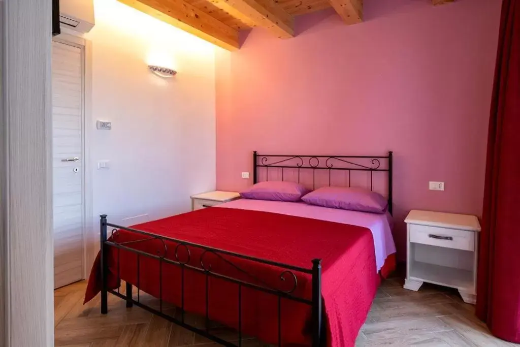 Photo of the whole room, Bed in IL MASCHERONE