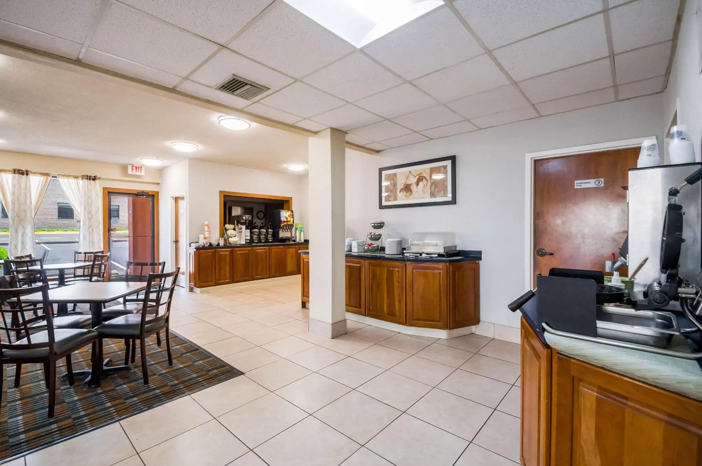 Restaurant/places to eat, Lobby/Reception in Quality Inn Fredericksburg-Central Park Area