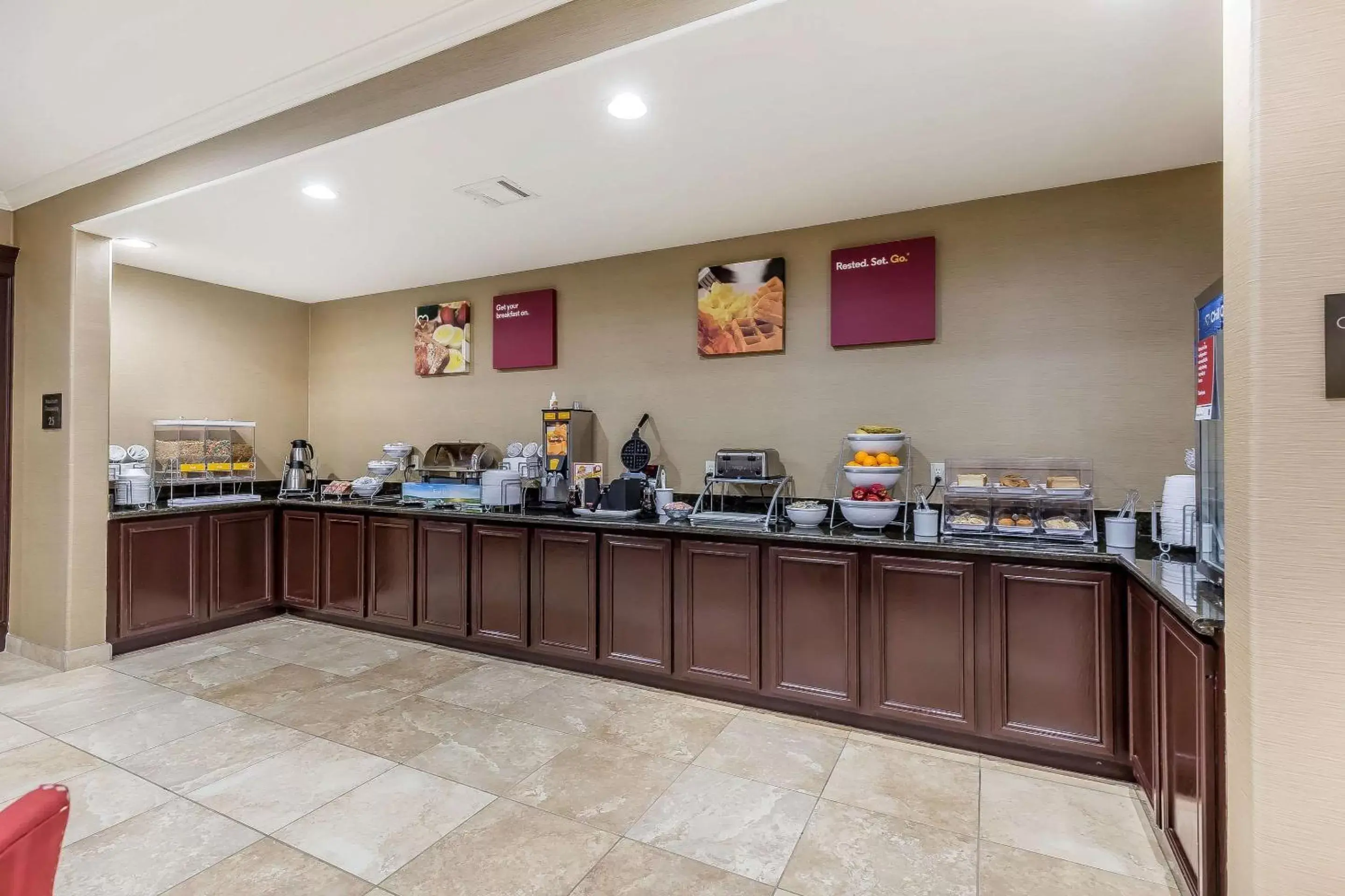 Restaurant/Places to Eat in Comfort Suites Houston IAH Airport - Beltway 8