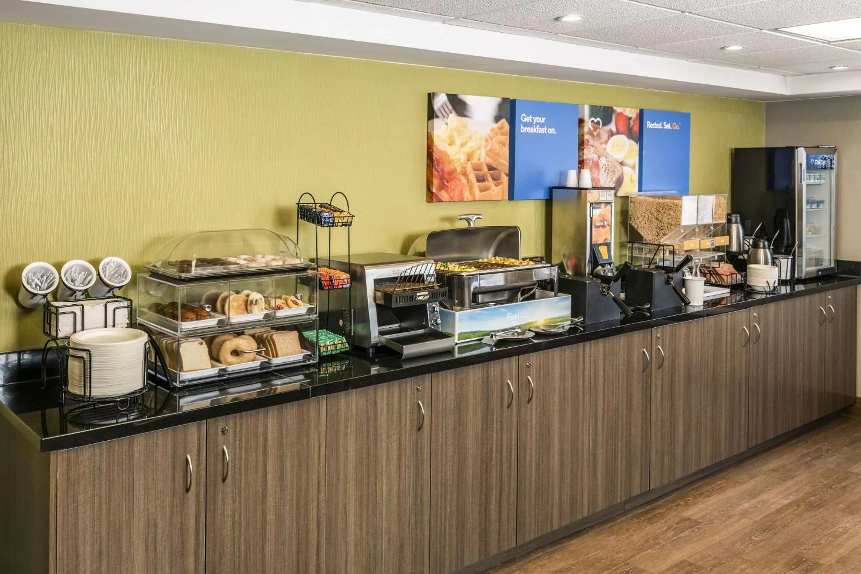 Restaurant/Places to Eat in Comfort Inn Yarmouth