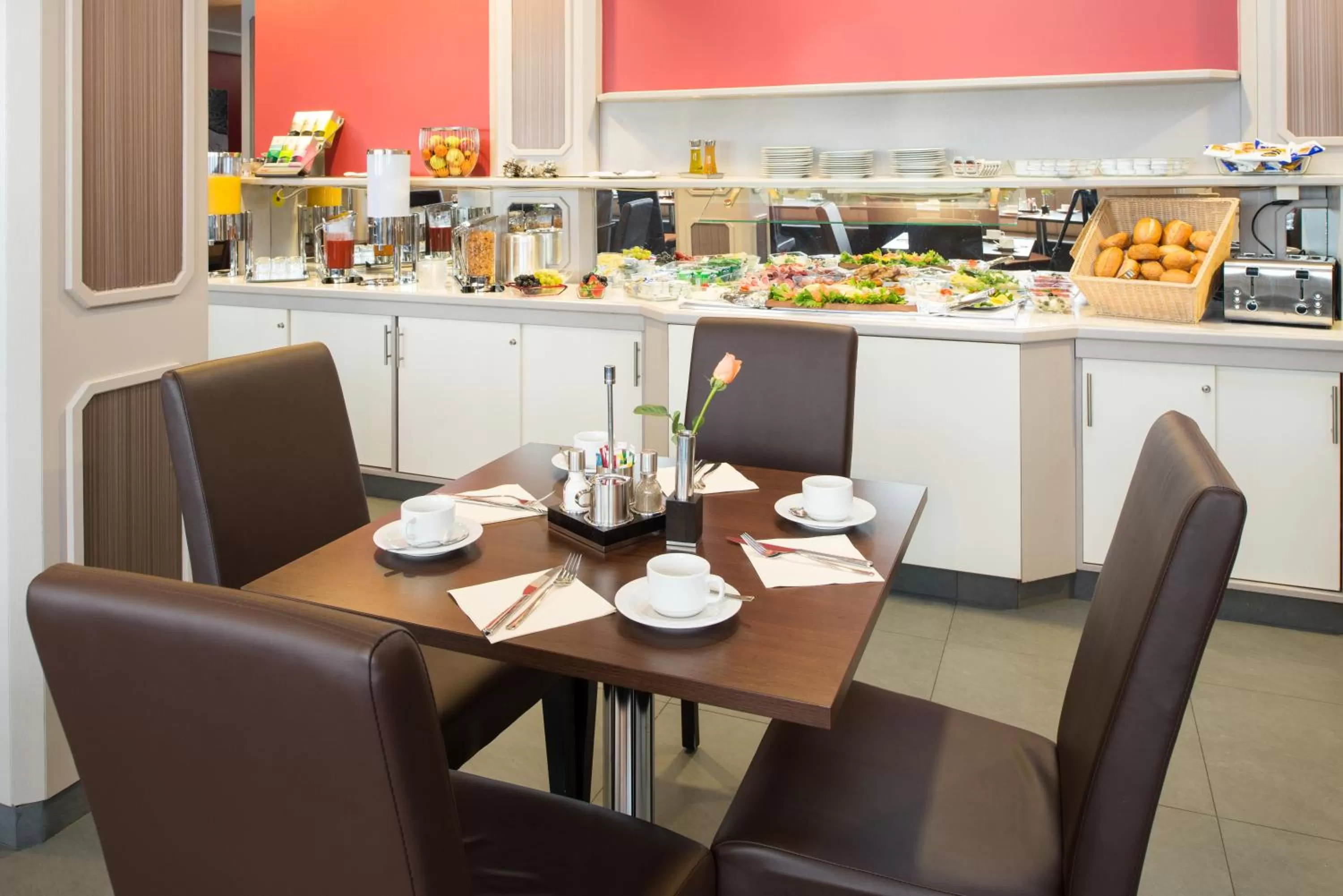Restaurant/places to eat in Hotel Munich City