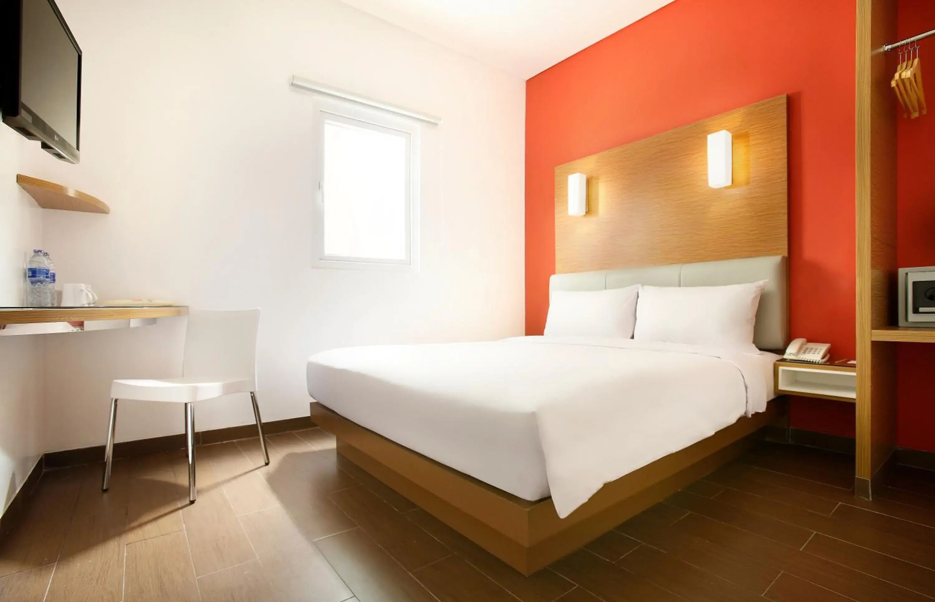 Bedroom, Bed in Amaris Hotel Season City
