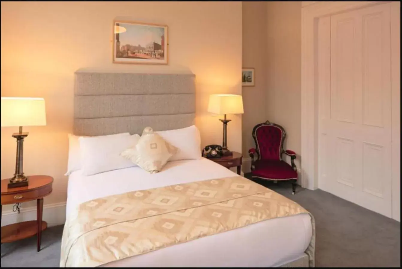 Bedroom, Bed in Gardiner Lodge