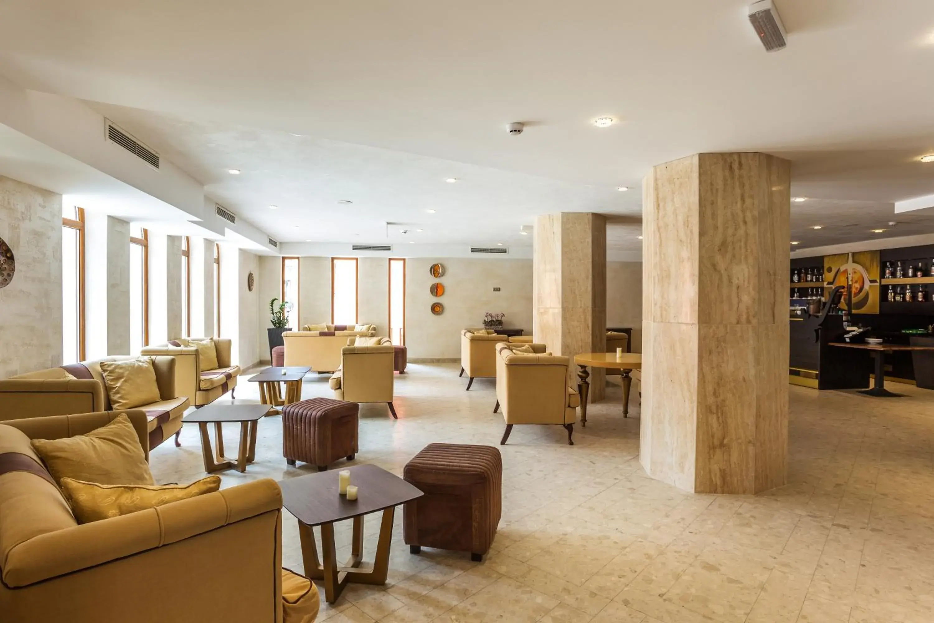 Lobby or reception, Lounge/Bar in Festa Via Pontica