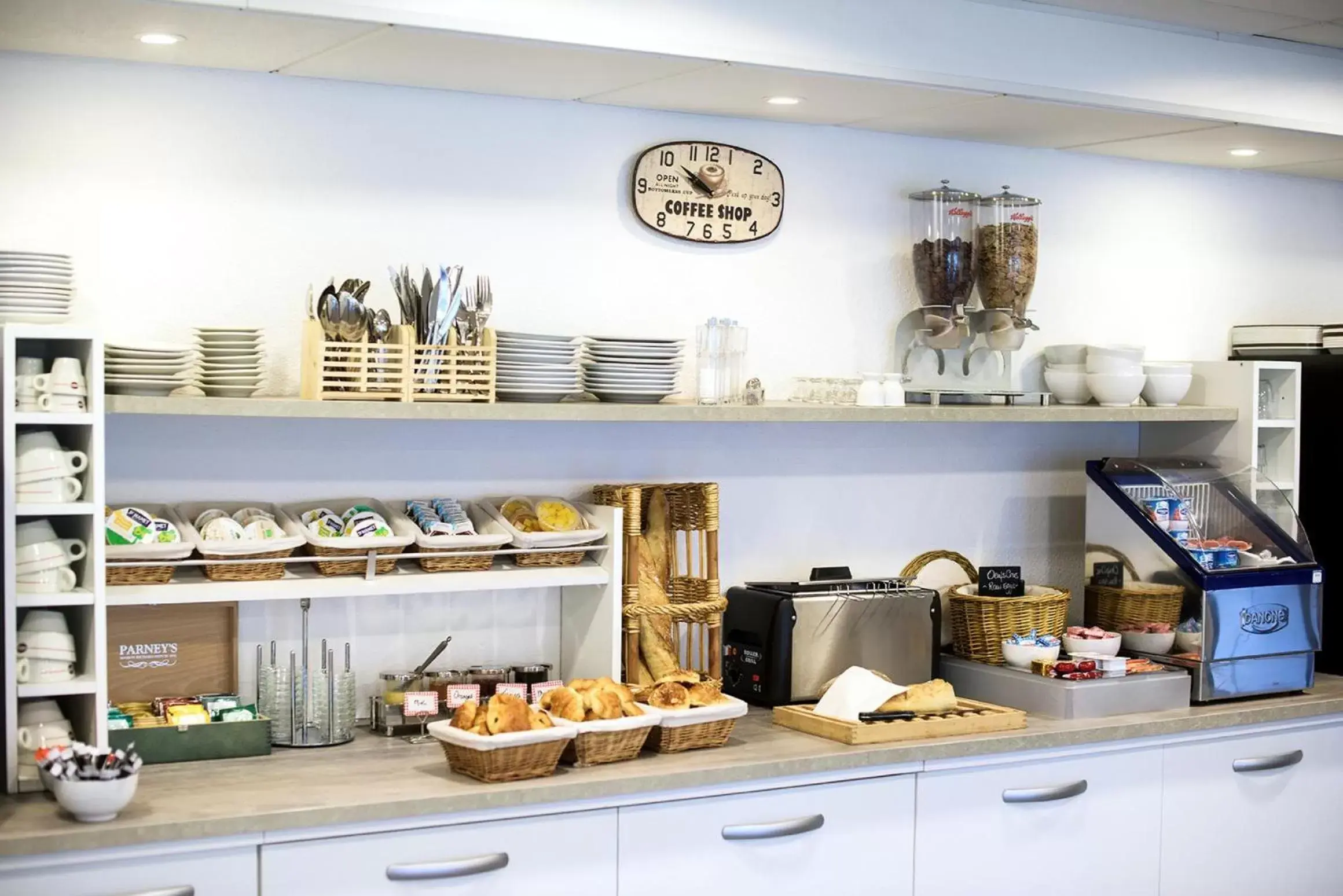 Dining area, Food in Zenitude Hôtel-Résidences La City Dining area, Food in Zenitude Hôtel-Résidences La City