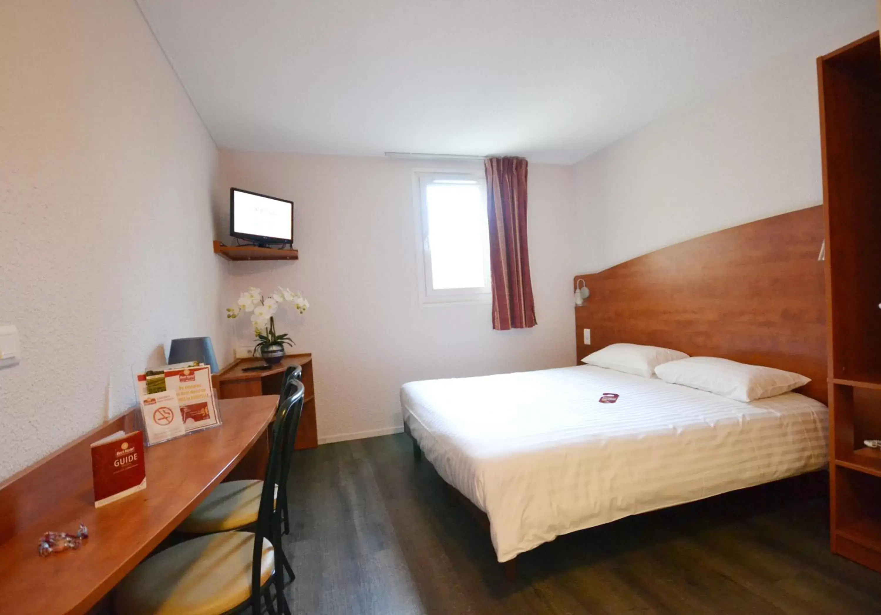 Bedroom, Room Photo in Brit Hotel Reims La Pompelle