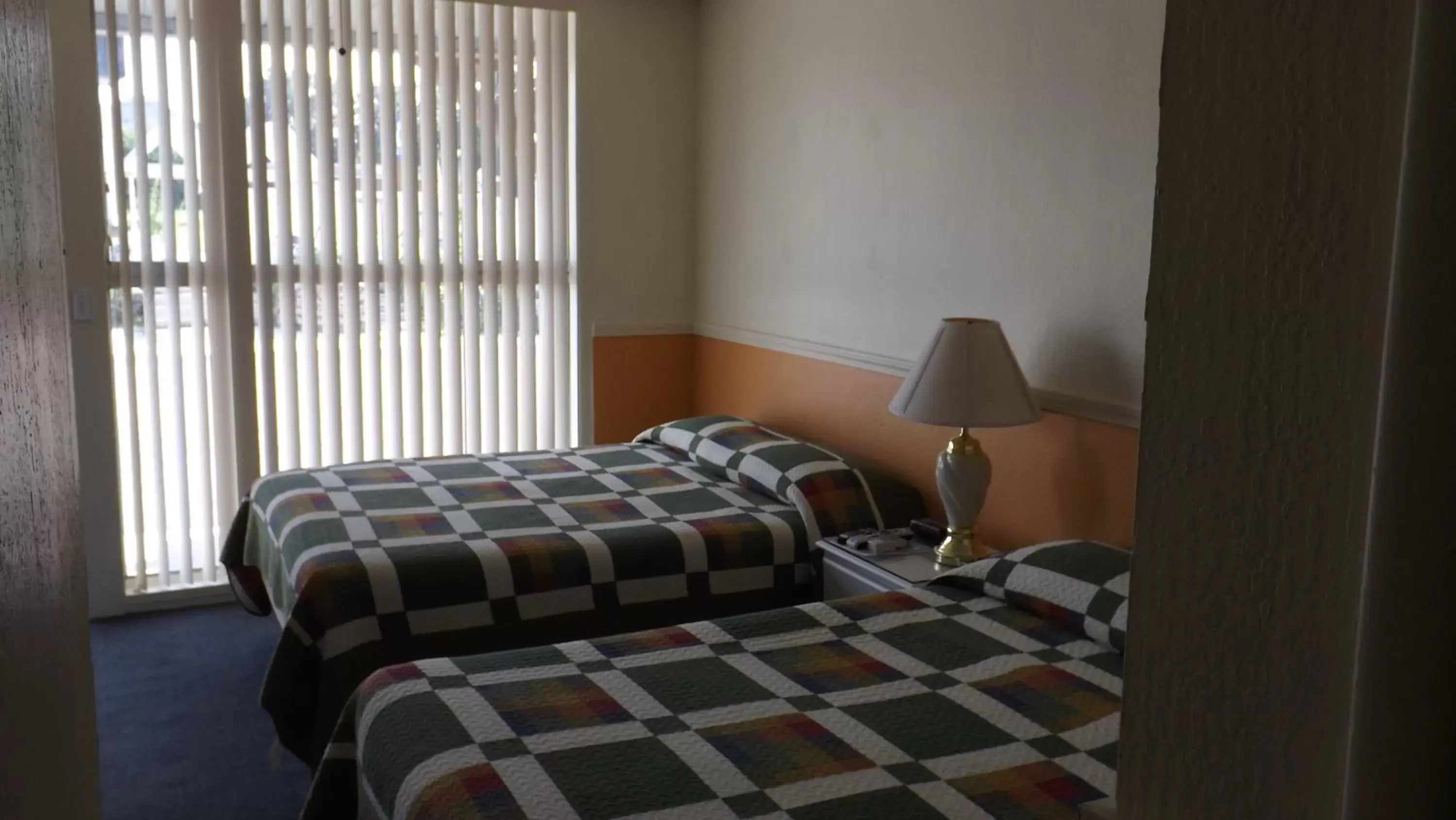 Bed in Twin Lakes Inn