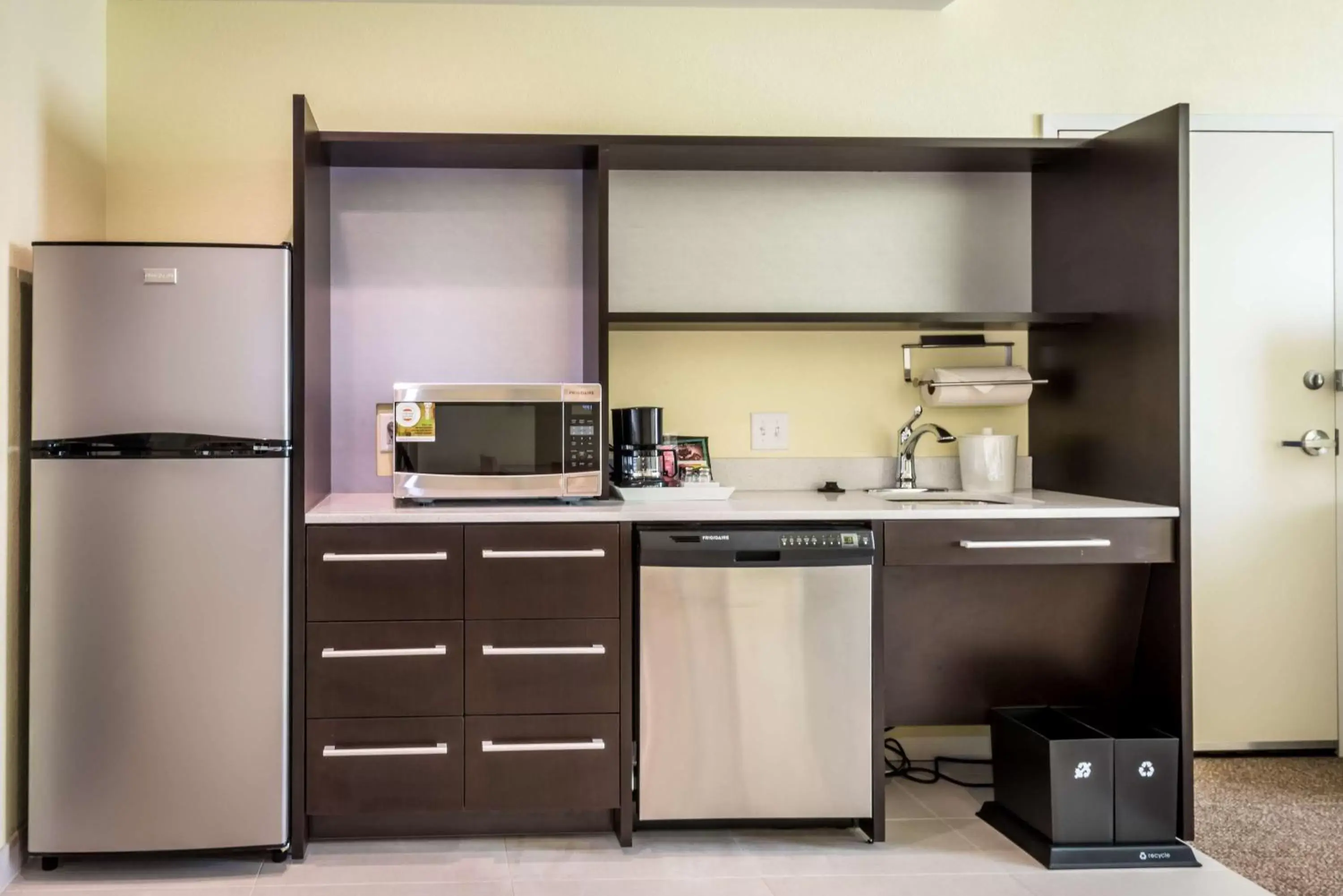 Kitchen or kitchenette, Kitchen/Kitchenette in Home2 Suites by Hilton Gulfport I-10