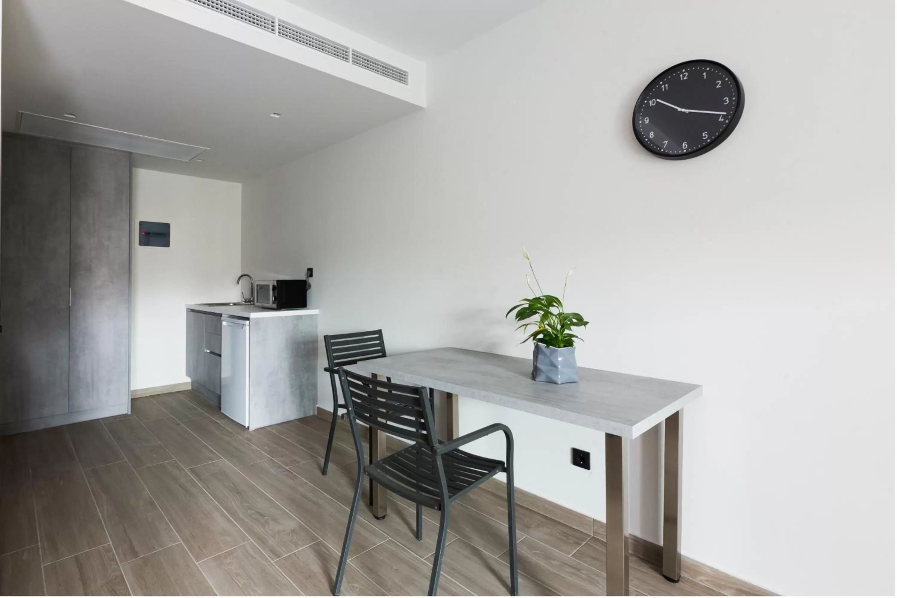 Dining area in 12 Reasons Why Metaxourgeio