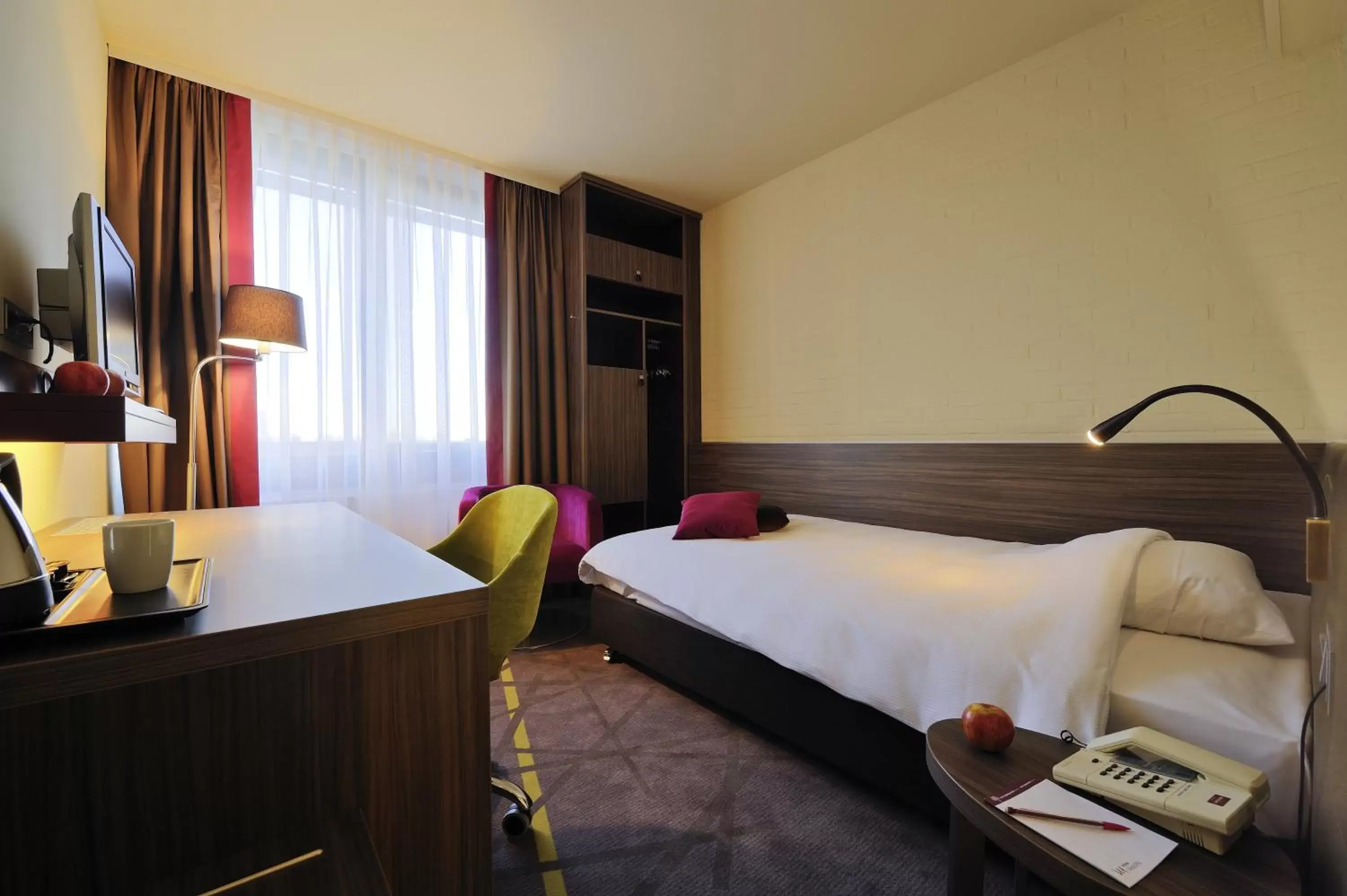 Photo of the whole room, Bed in Mercure Hotel Groningen Martiniplaza