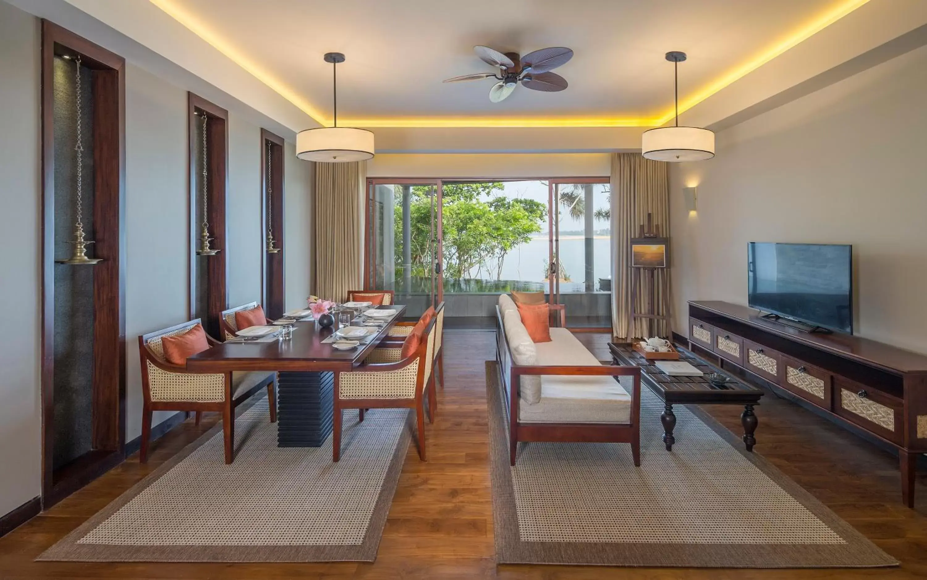 TV and multimedia, Dining Area in Anantara Kalutara Resort