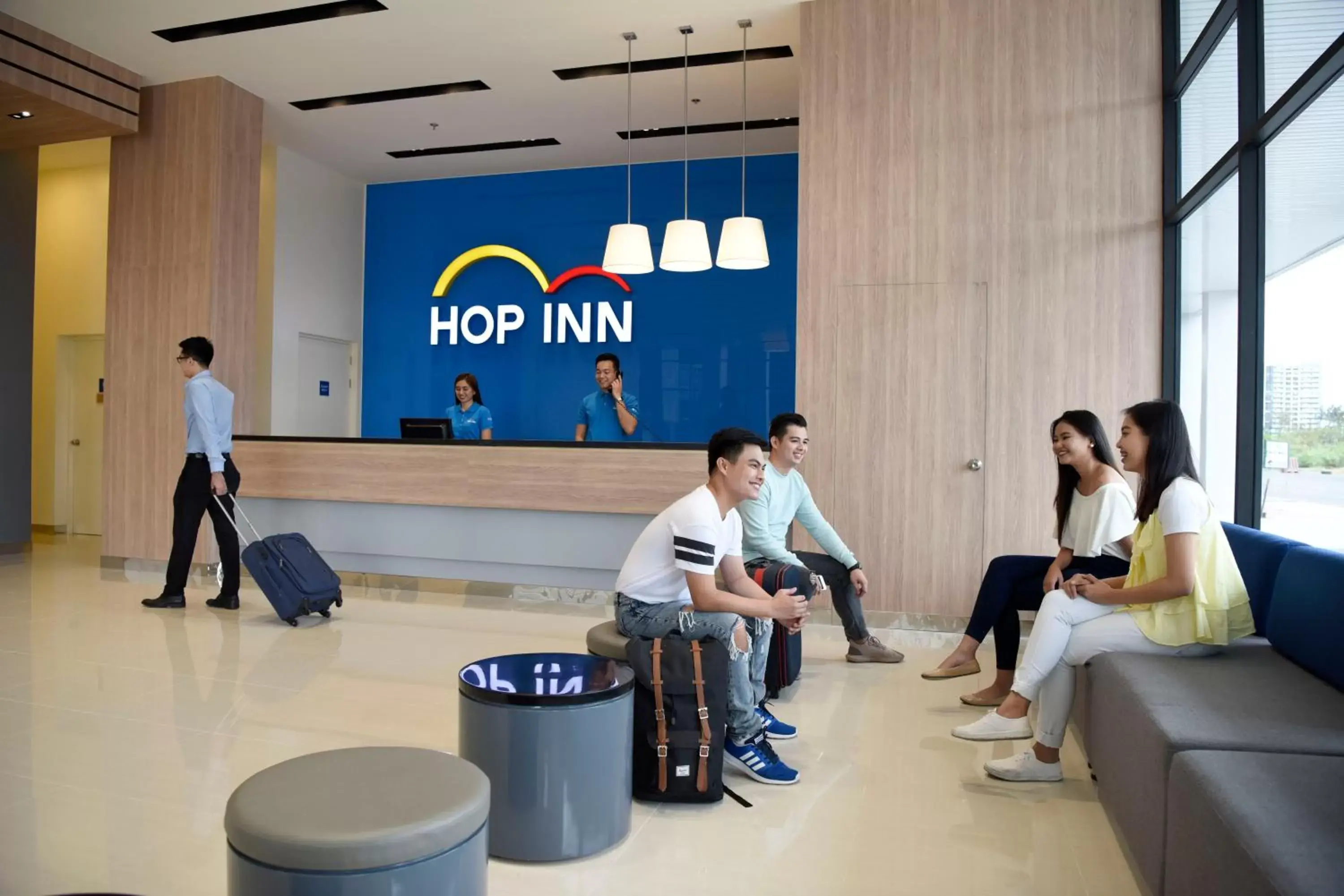 Lobby or reception in Hop Inn Hotel Aseana City Manila