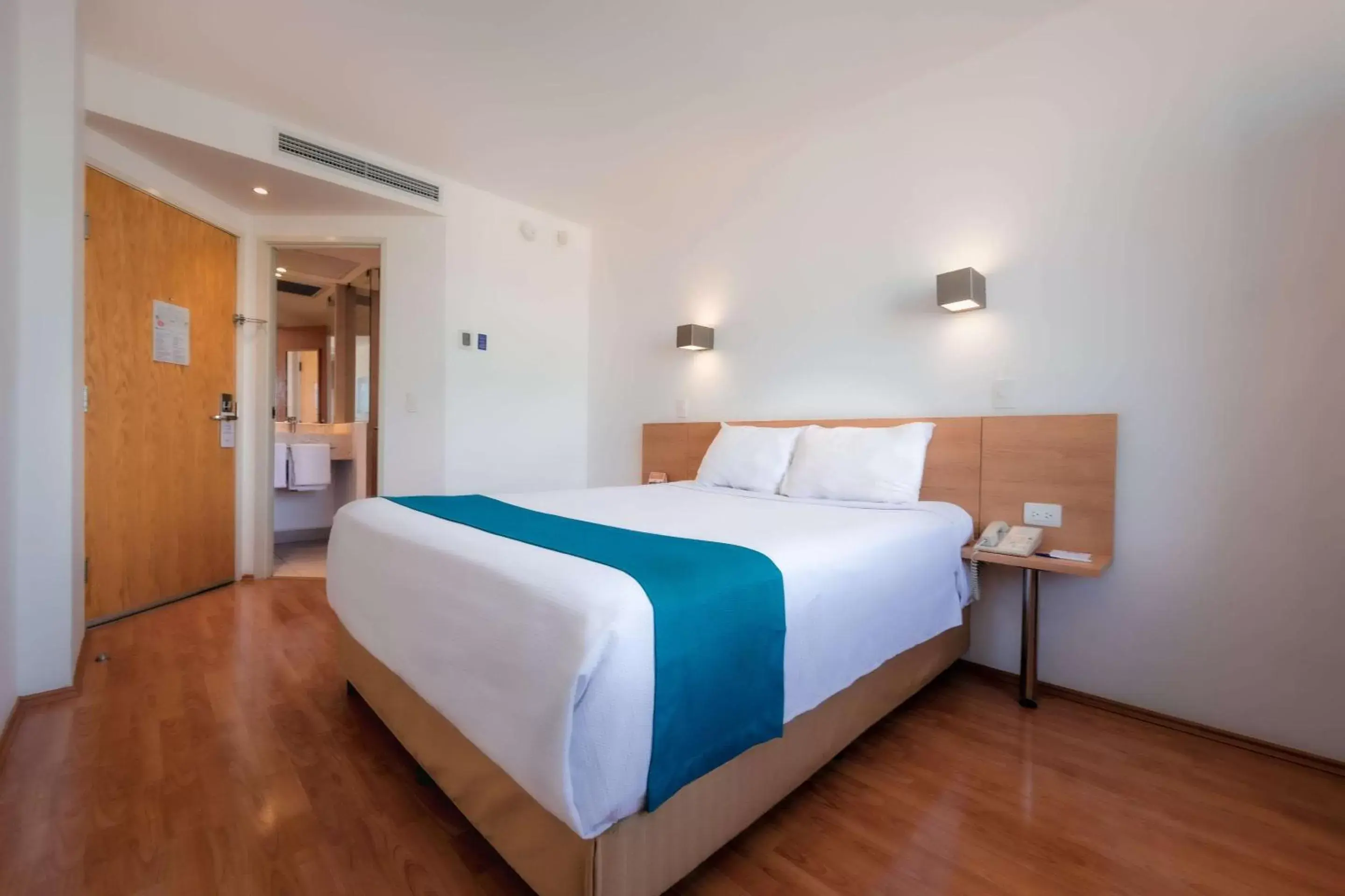 Bedroom, Bed in Sleep Inn Leon Antares Bedroom, Bed in Sleep Inn Leon Antares