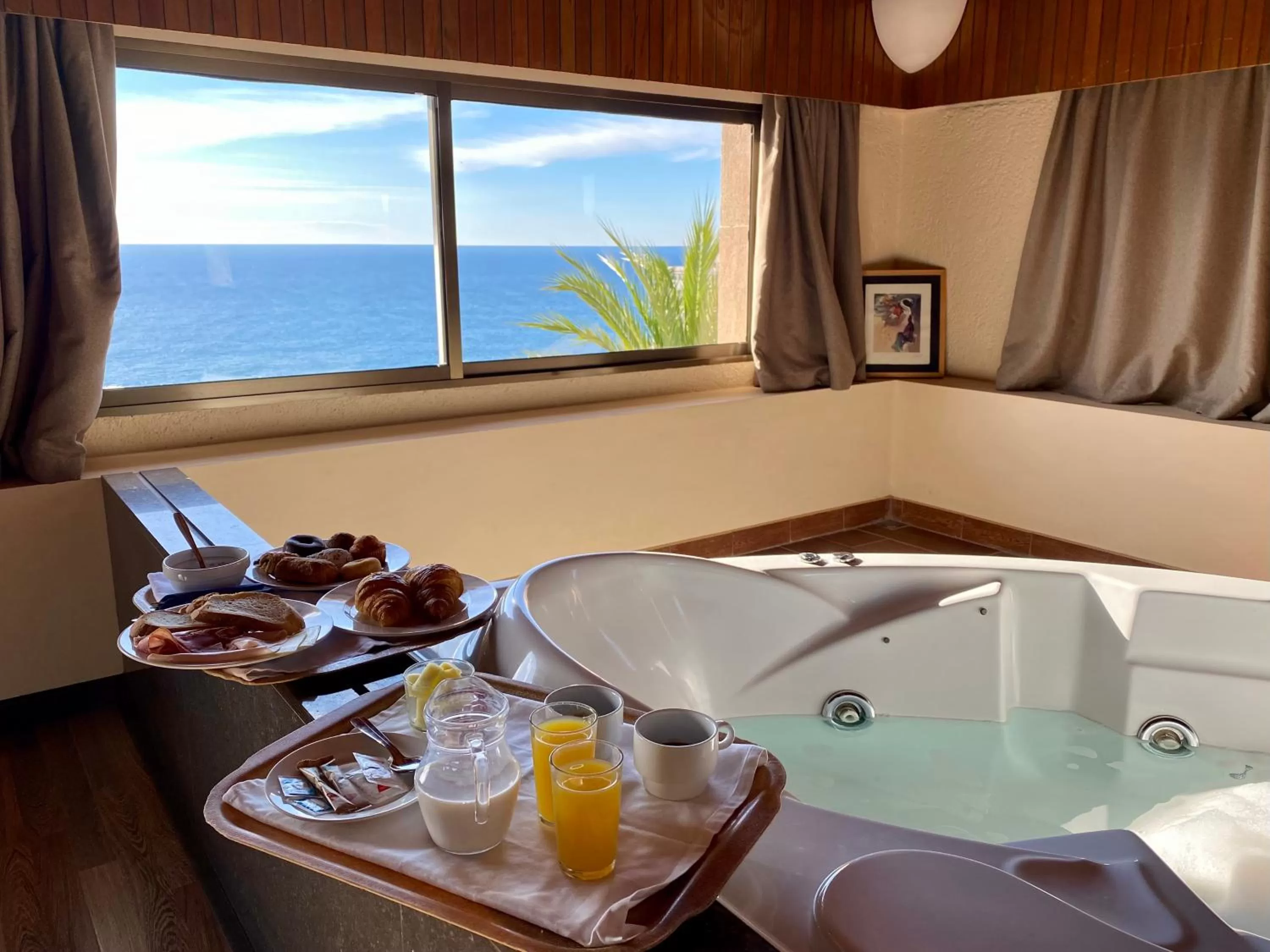 Sea view in Hotel Roger de Flor by Seleqtta