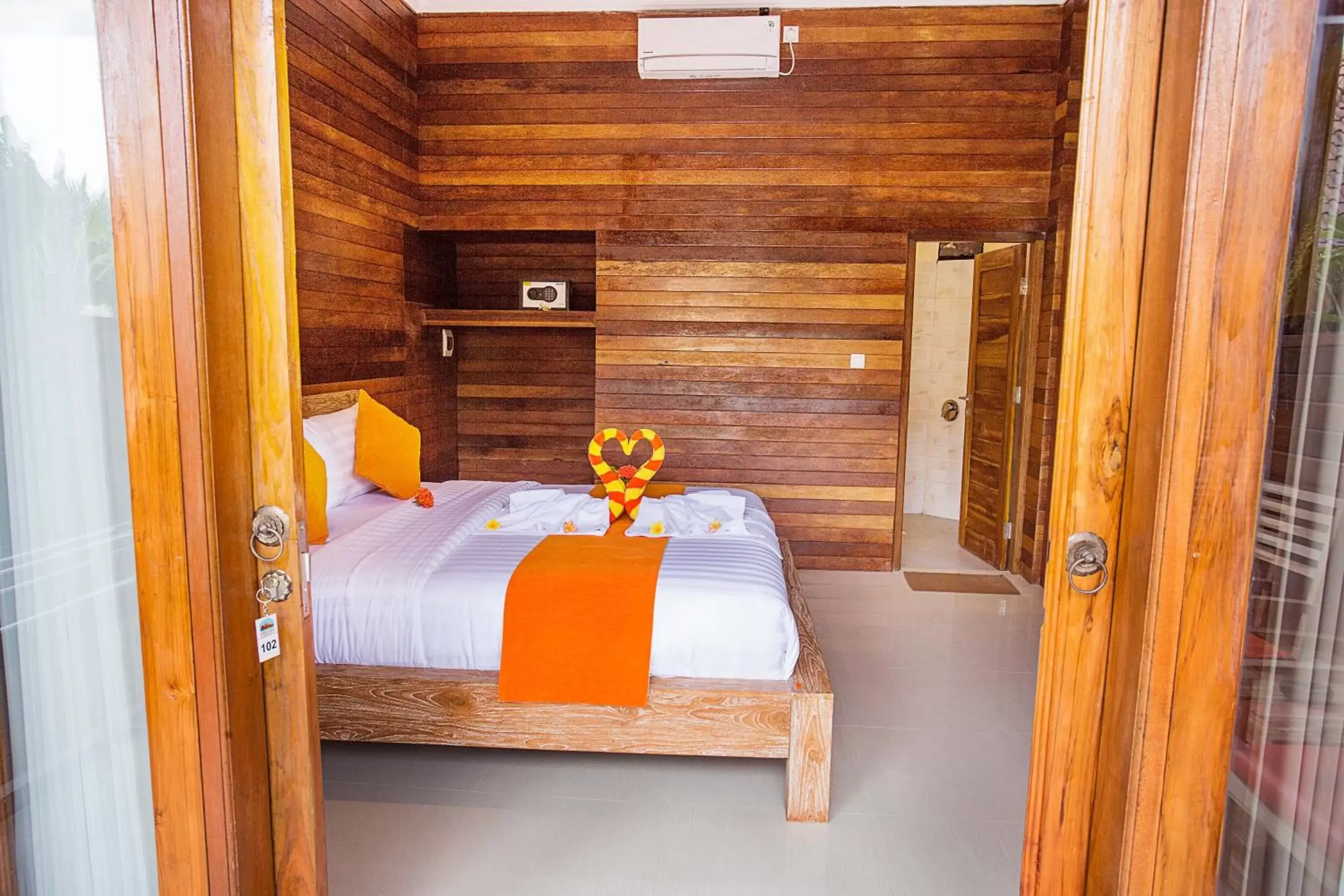 Bed in Dinatah Lembongan Villas
