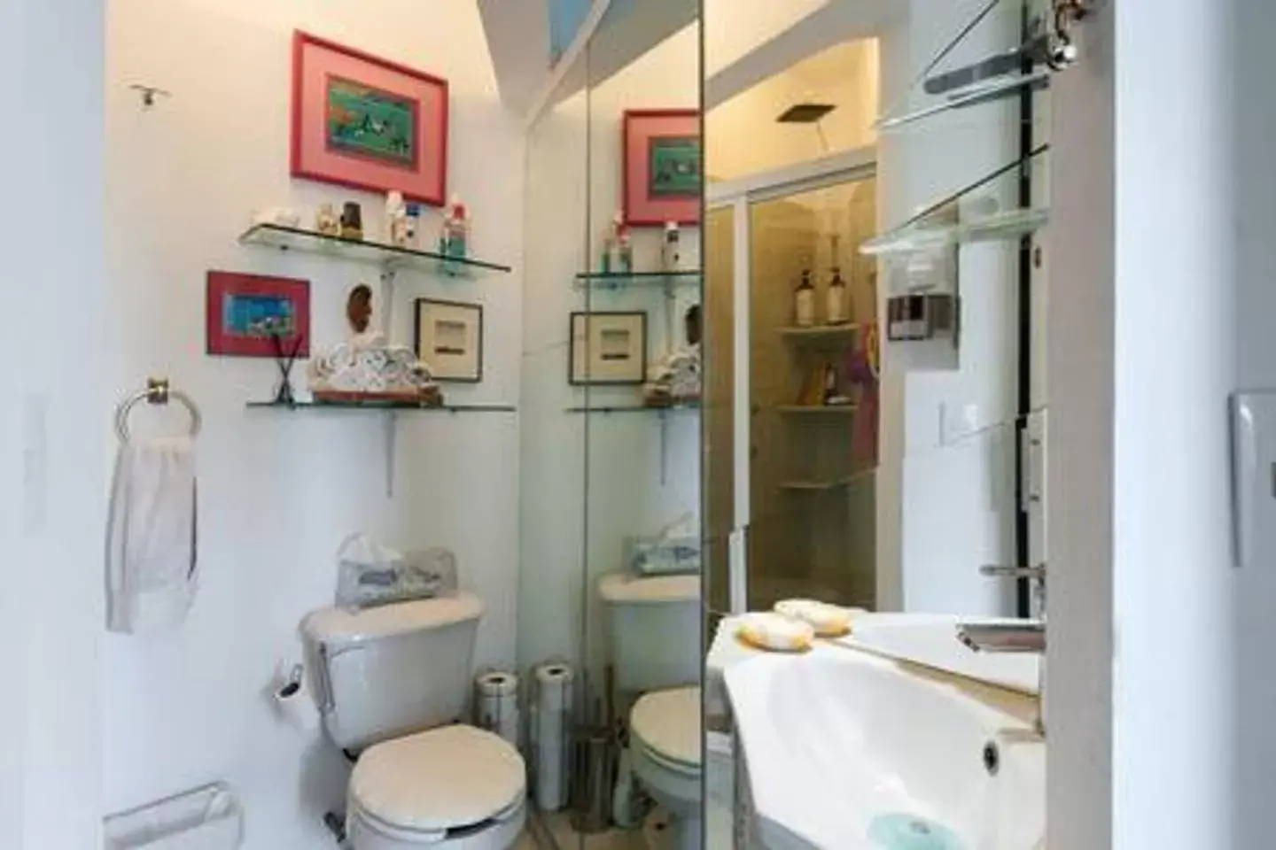 Toilet, Bathroom in Casa ITZAE B&B- Lincoln Park