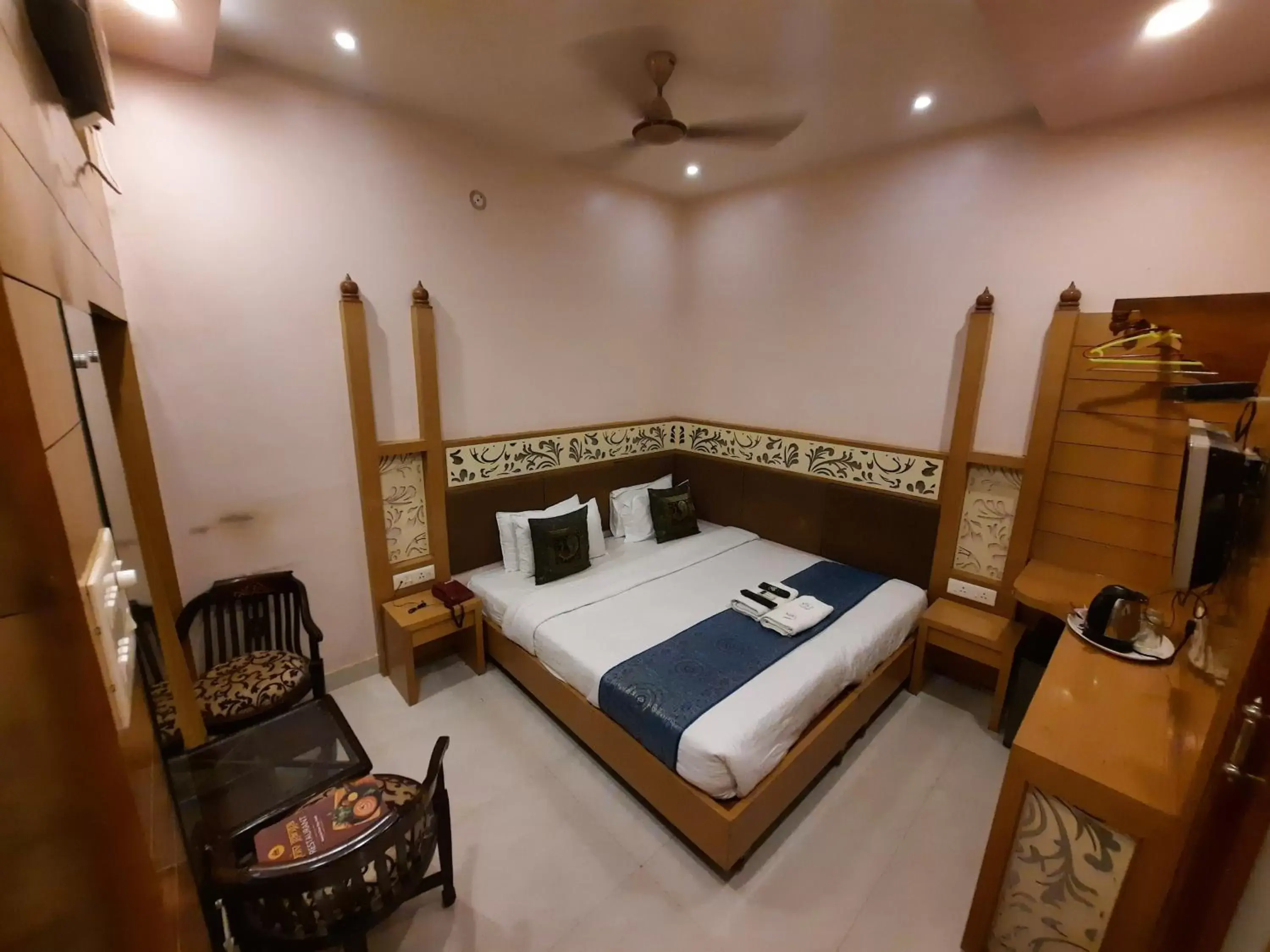 Photo of the whole room in Hotel Temple On Ganges