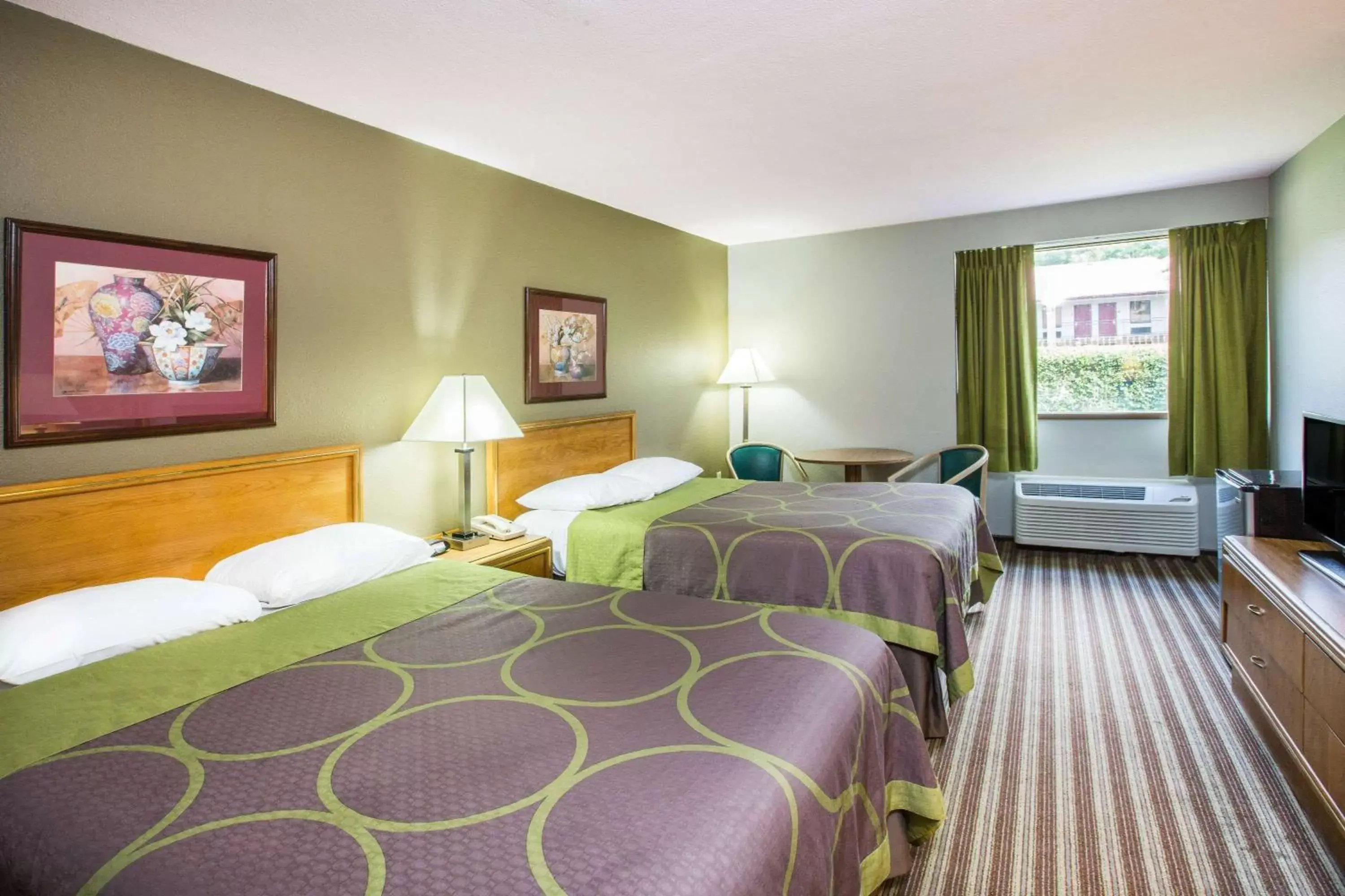 Photo of the whole room, Bed in Super 8 by Wyndham Oxford Photo of the whole room, Bed in Super 8 by Wyndham Oxford