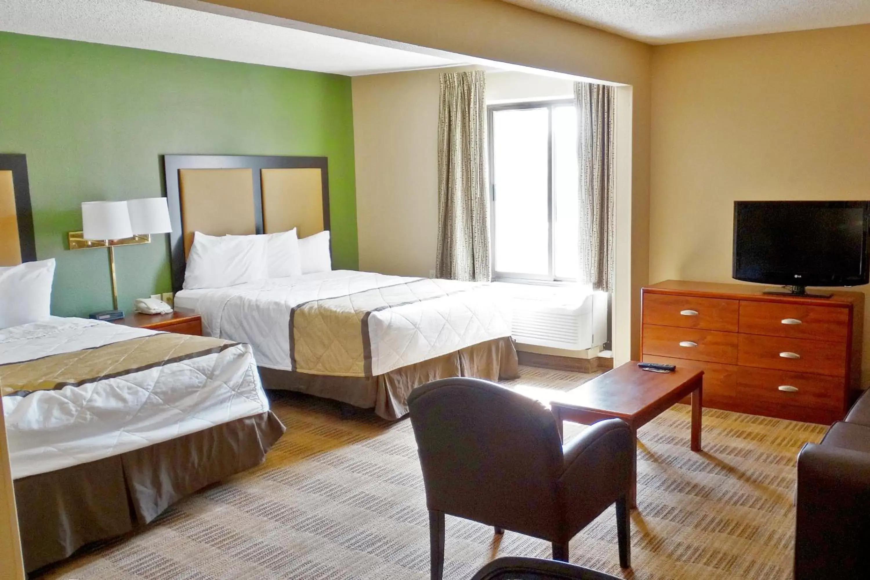 TV and multimedia, Bed in Extended Stay America Select Suites - Memphis - Cordova