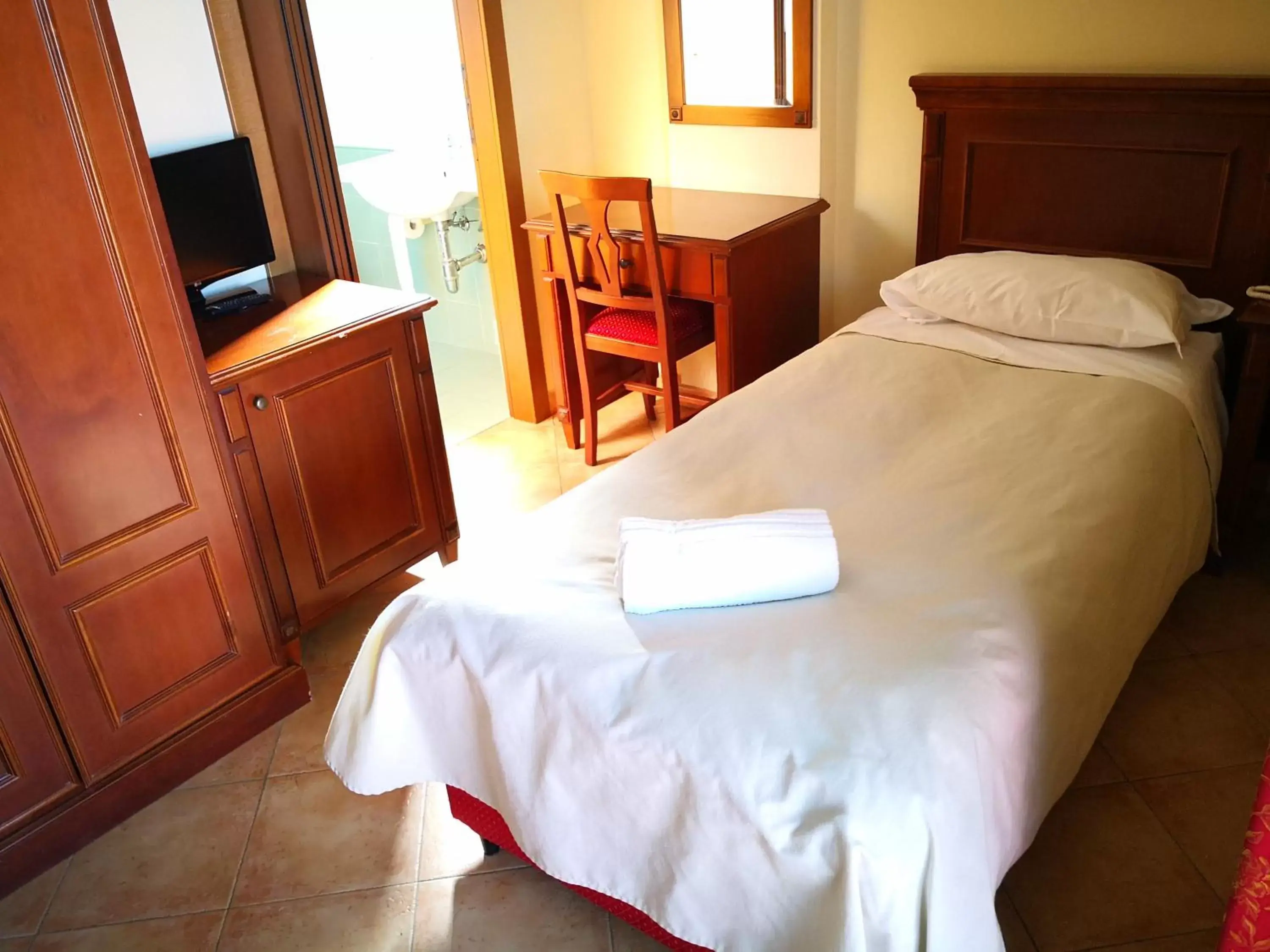 Photo of the whole room, Bed in Casa Betania