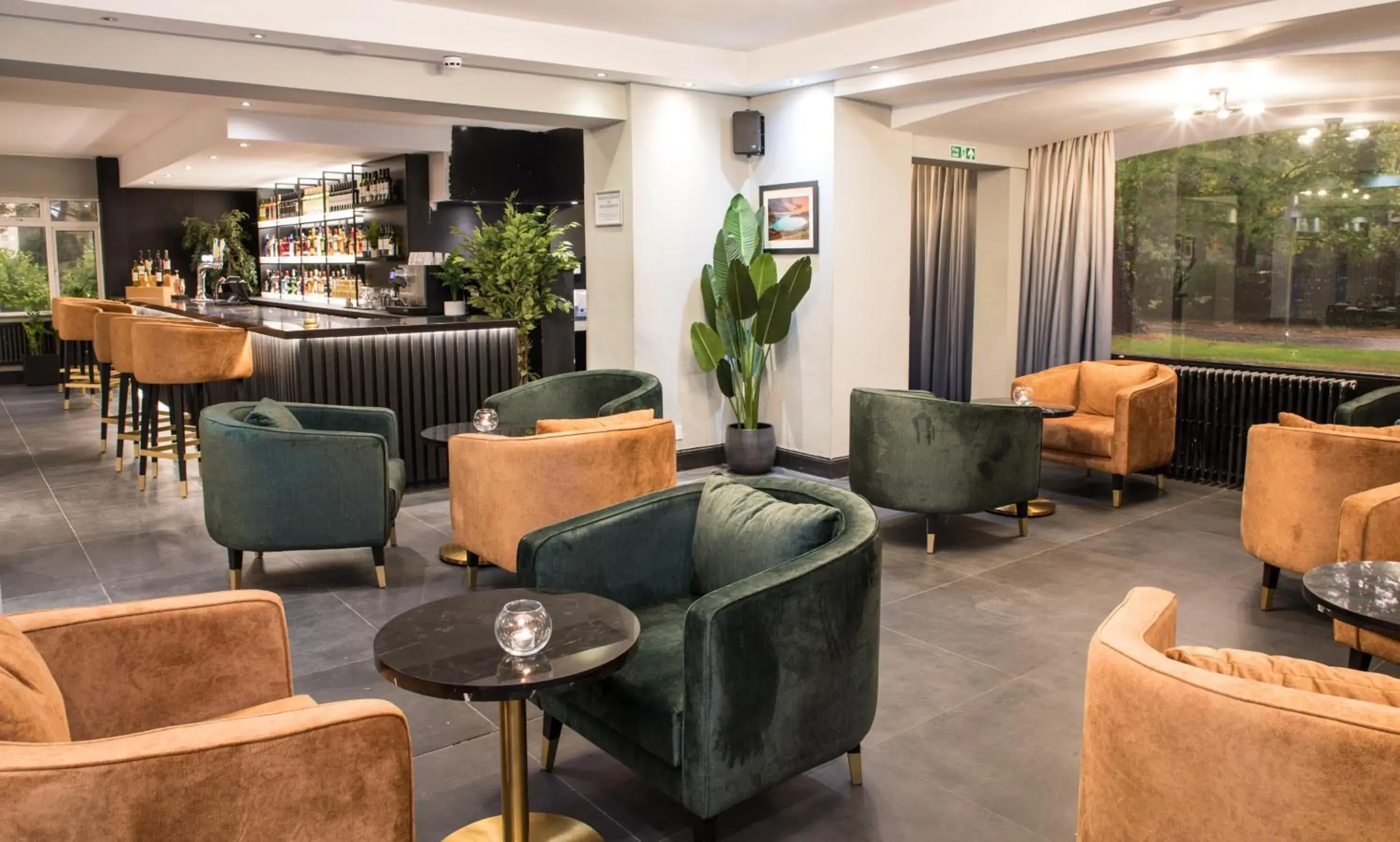 Seating area, Lounge/Bar in Park Inn by Radisson Bournemouth