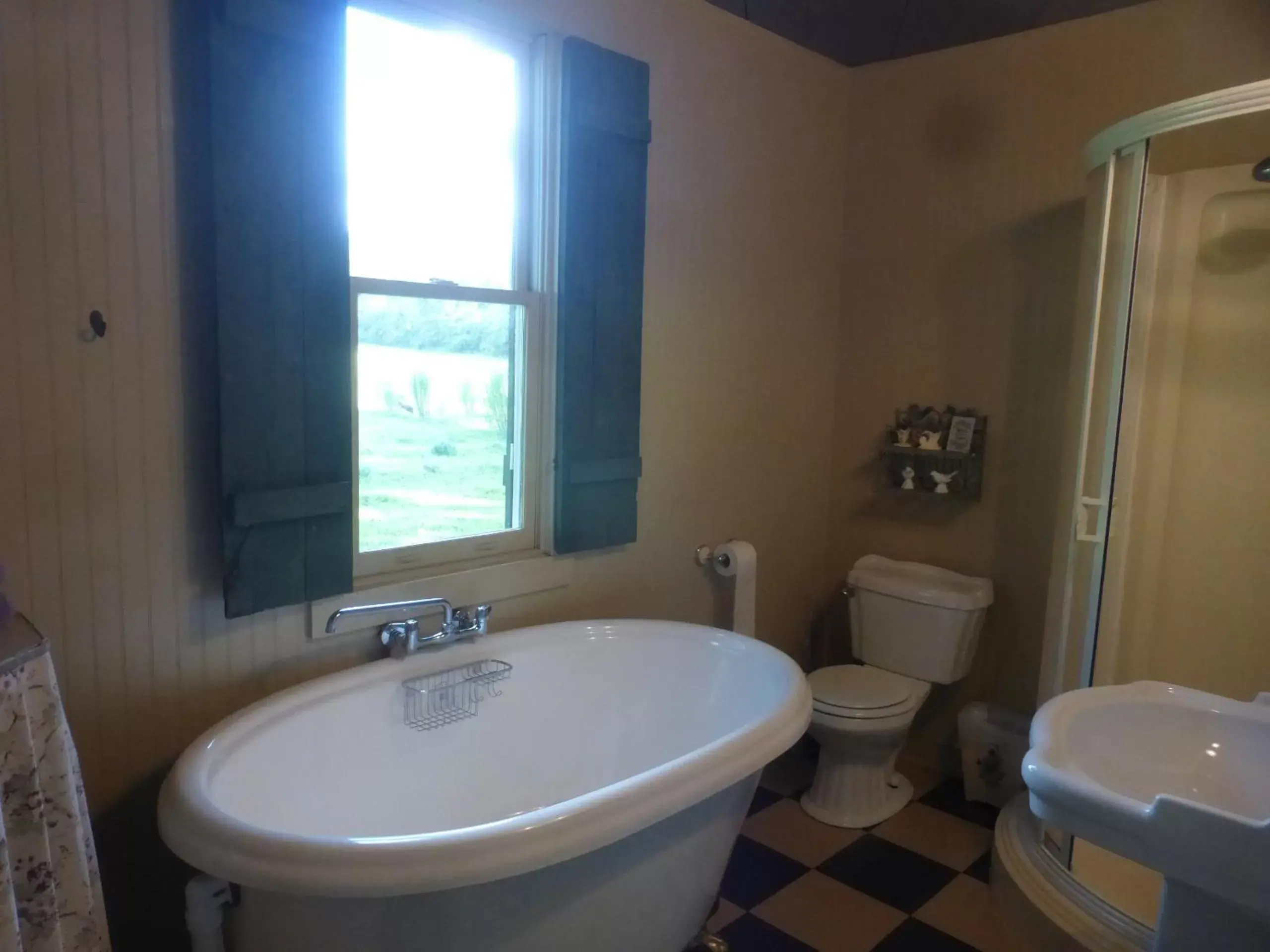 Shower, Bathroom in Mulberry Lavender Farm and B&B