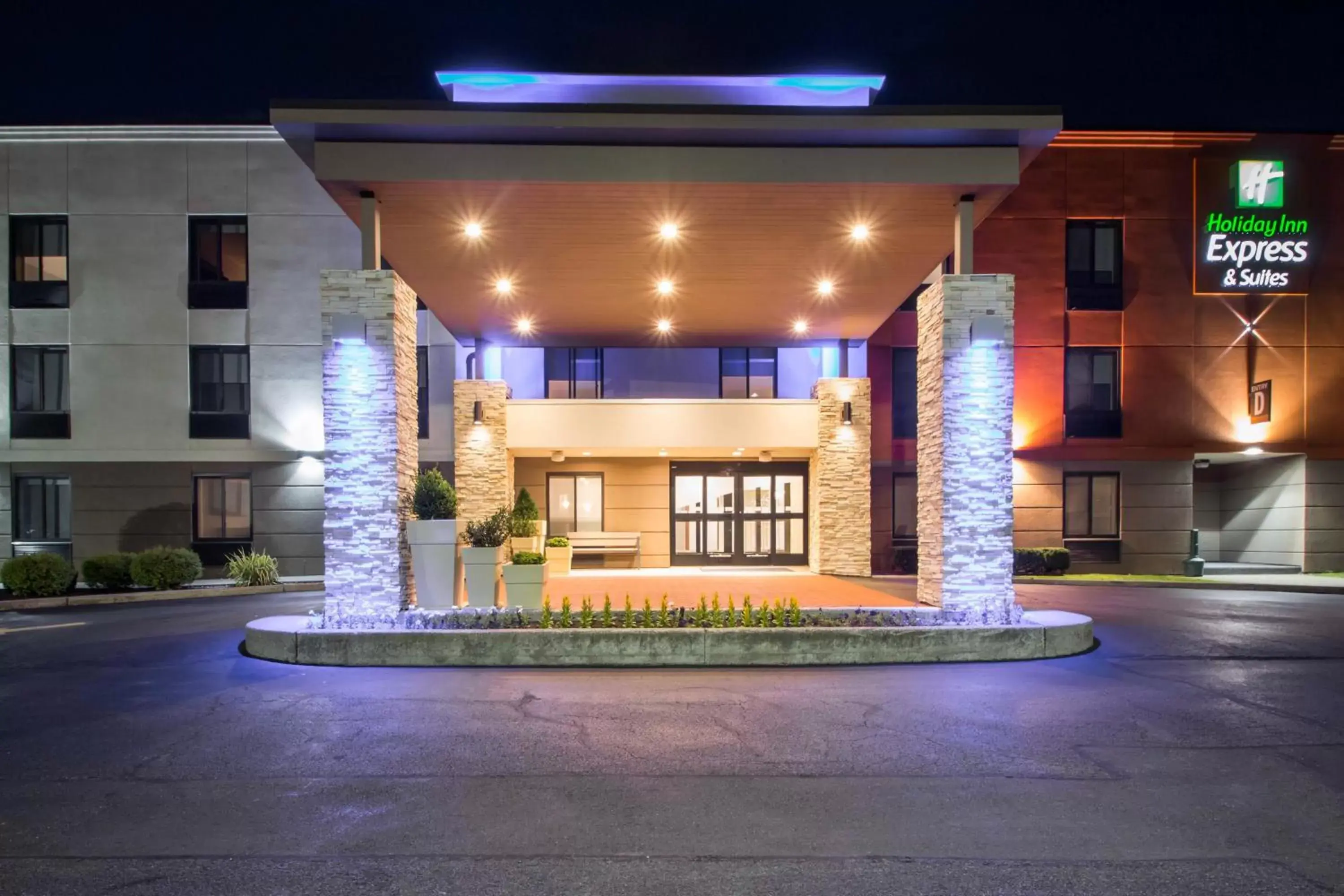 Property building in Holiday Inn Express & Suites - Albany Airport - Wolf Road, an IHG Hotel