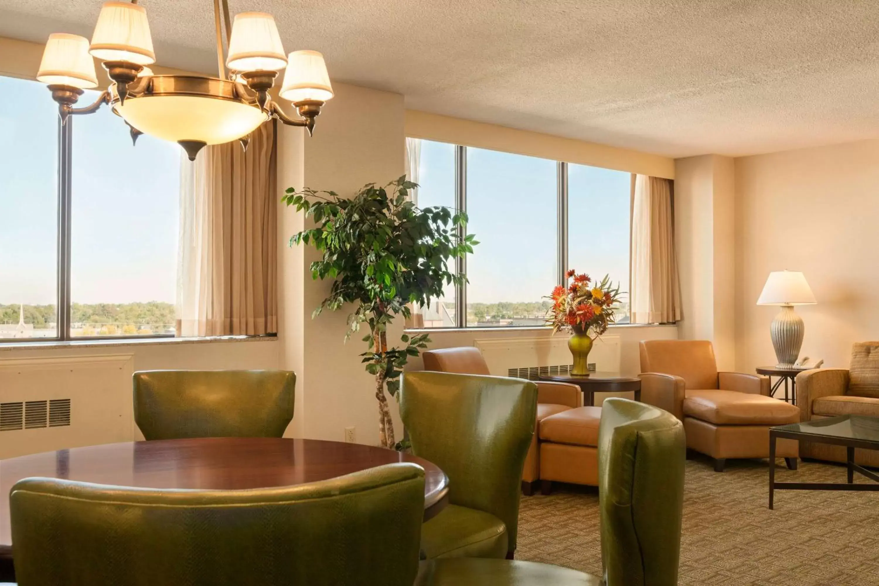 Living room, Seating Area in Hilton Fort Wayne at the Grand Wayne Convention Center