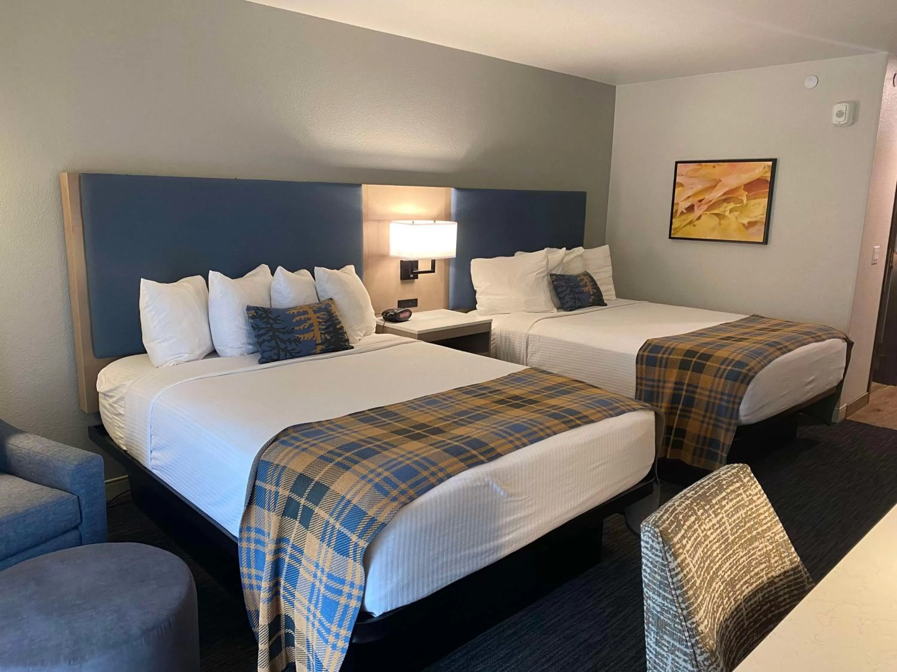 Bedroom in Best Western Lake Lucille Inn