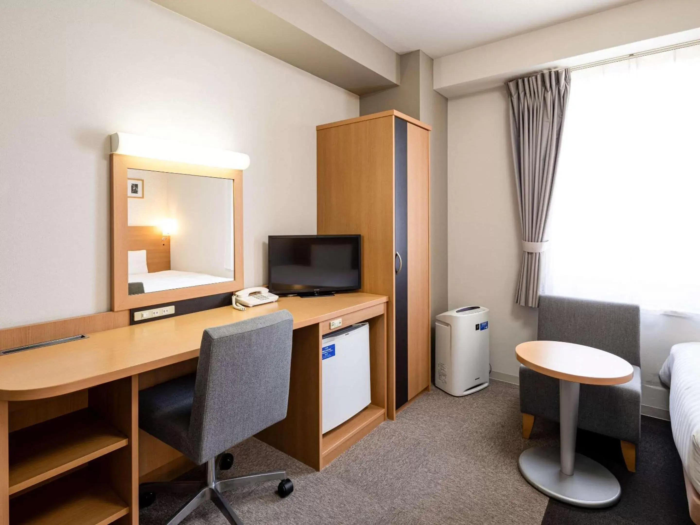 Photo of the whole room, TV/Entertainment Center in Comfort Hotel Shin Yamaguchi