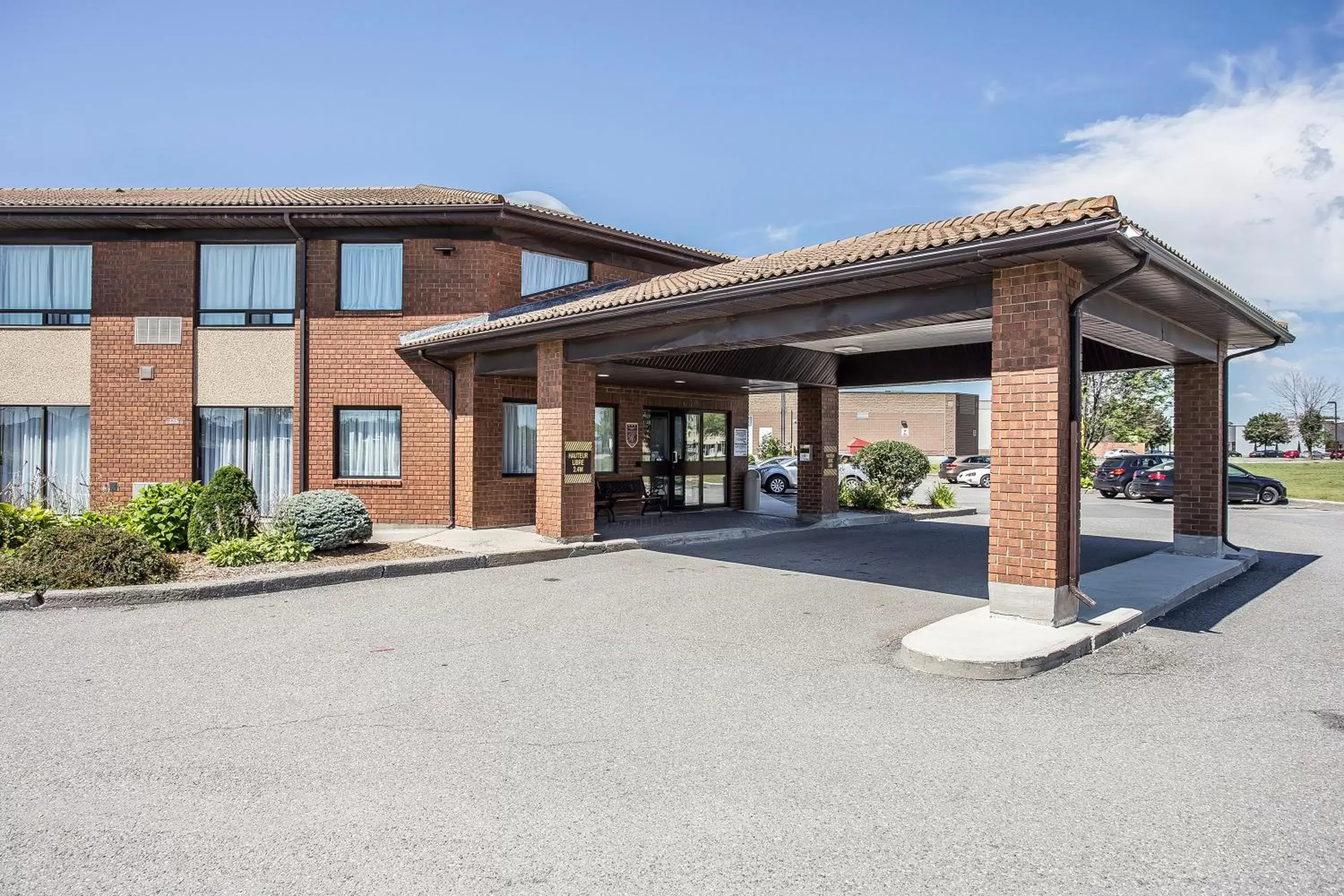 Facade/entrance in Comfort Inn Facade/entrance in Comfort Inn