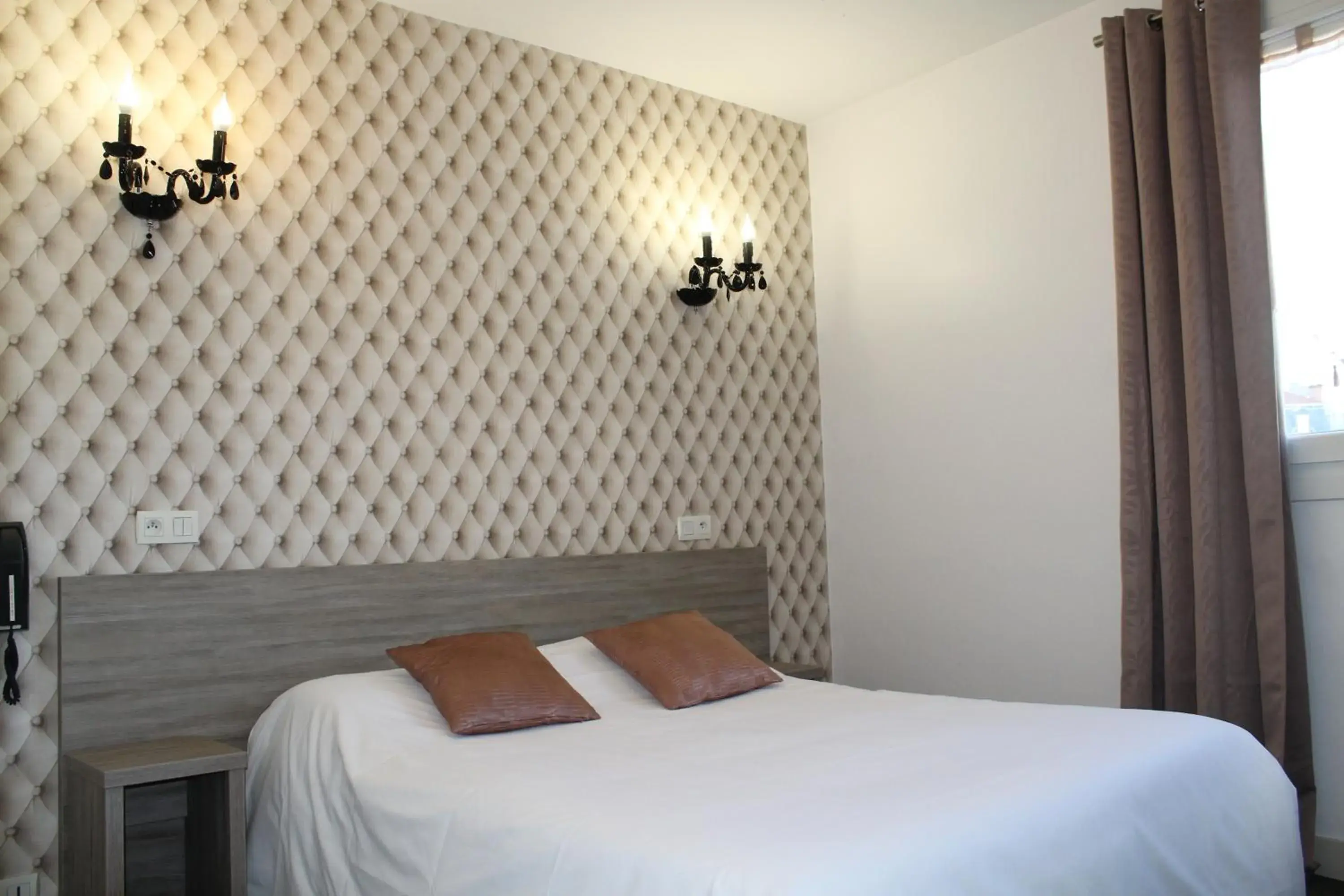 Photo of the whole room, Bed in Hôtel Beaulieu