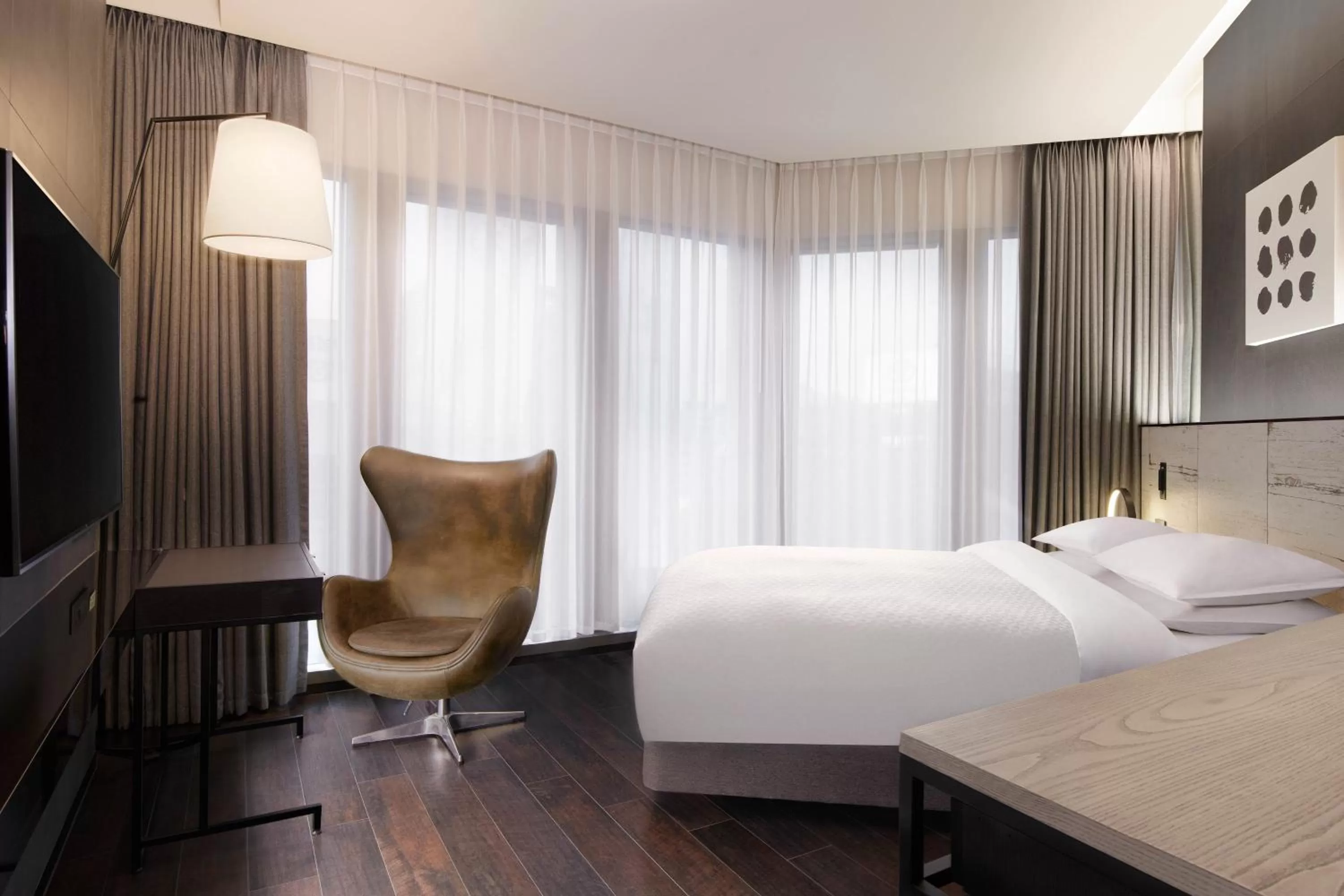 Premier Double, Larger Guest room, 1 Queen, City view in Four Points by Sheraton Seoul Gangnam