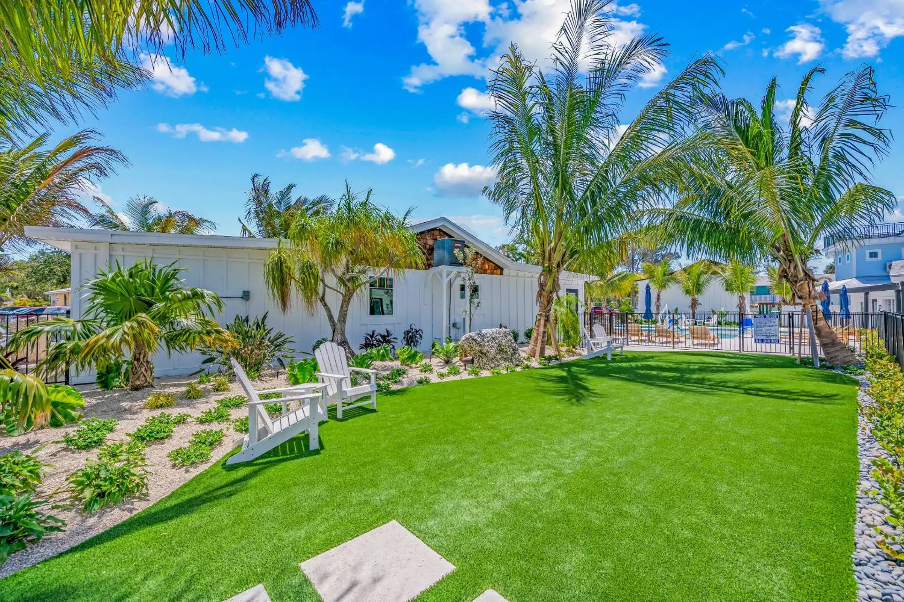 Garden, Property Building in Pelican Post at Anna Maria Island Inn