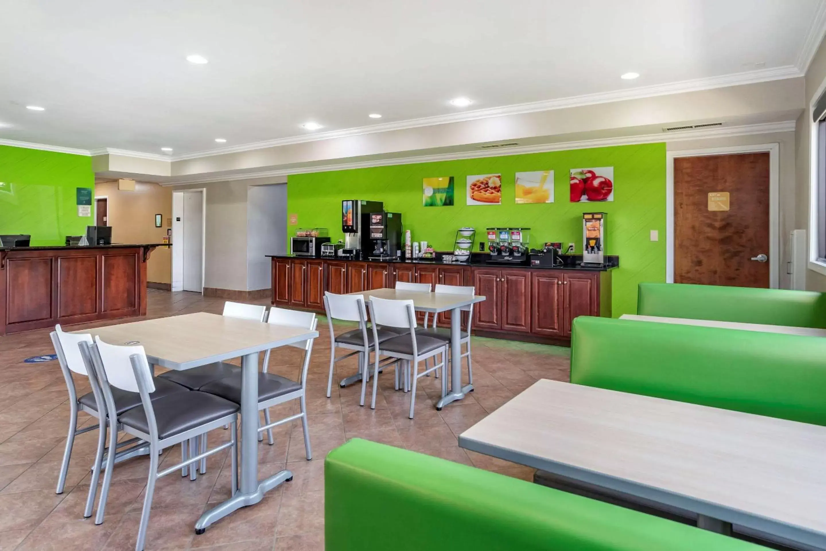 Restaurant/places to eat, Lounge/Bar in Quality Inn & Suites