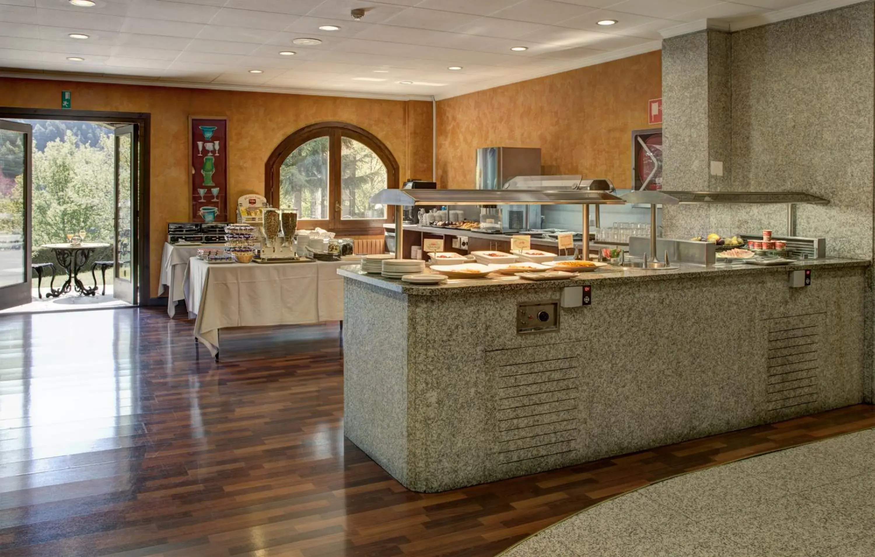 Restaurant/places to eat in Abba Xalet Suites Hotel