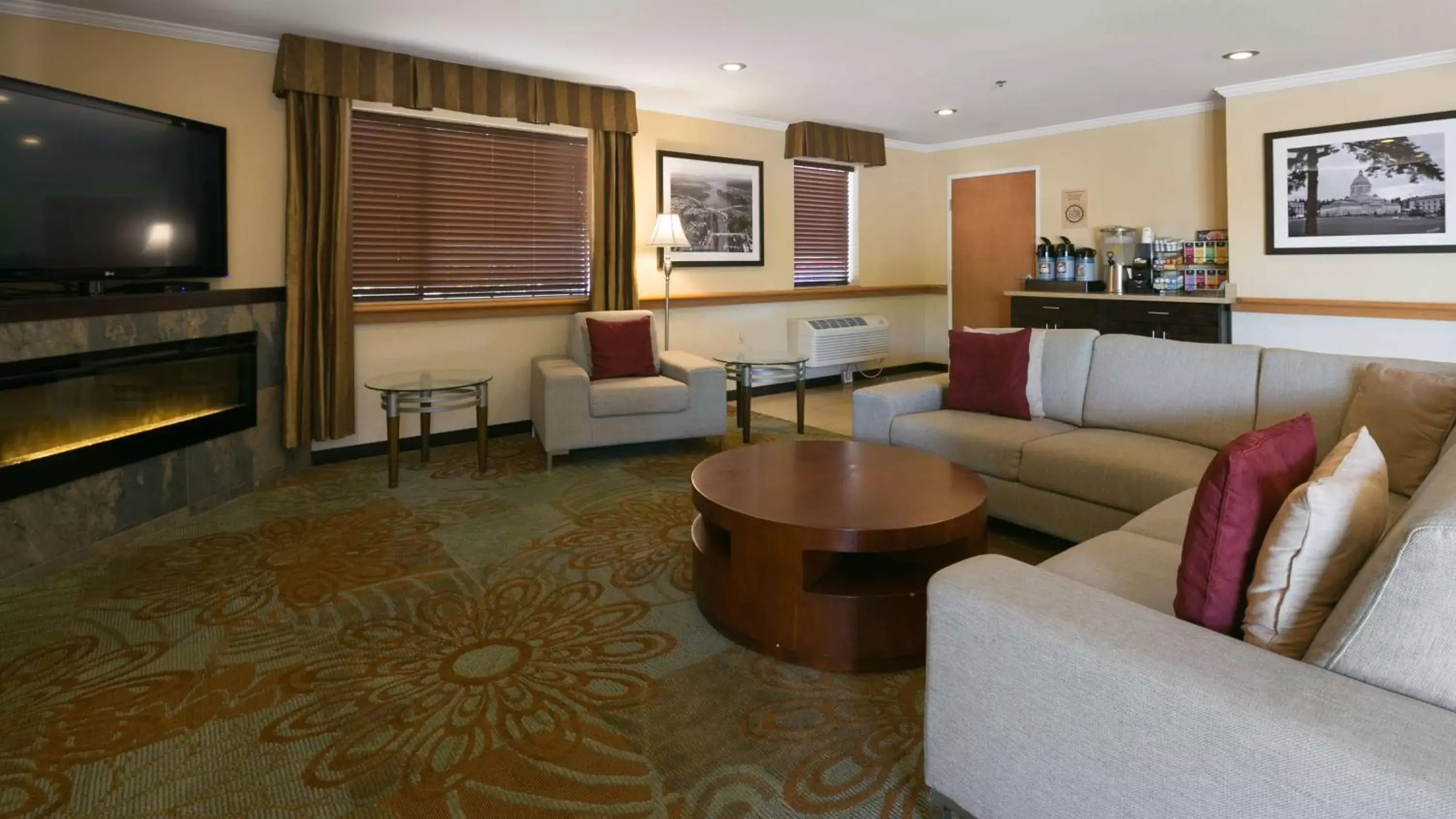 Lobby or reception, Seating Area in Best Western Tumwater-Olympia Inn