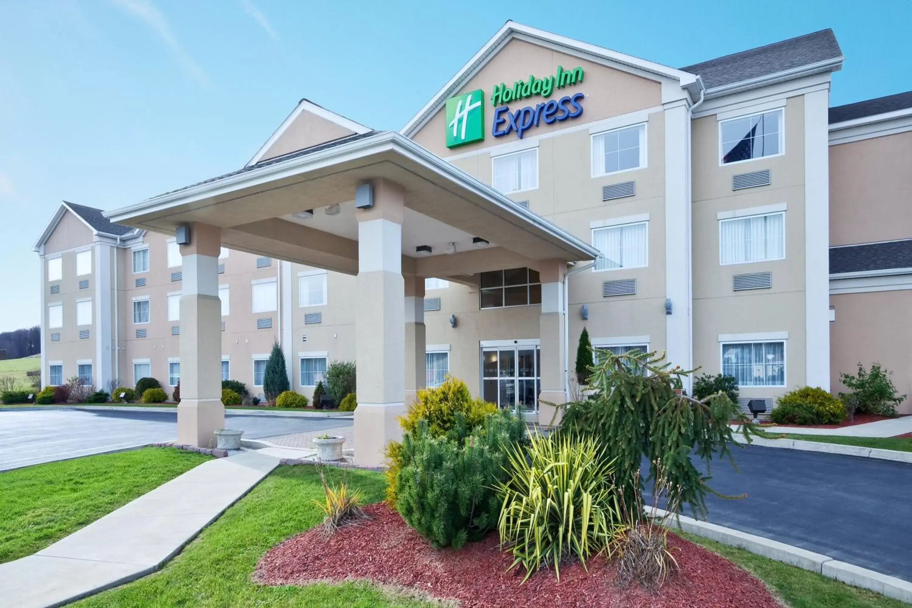 Property Building in Holiday Inn Express & Suites Gibson, an IHG Hotel