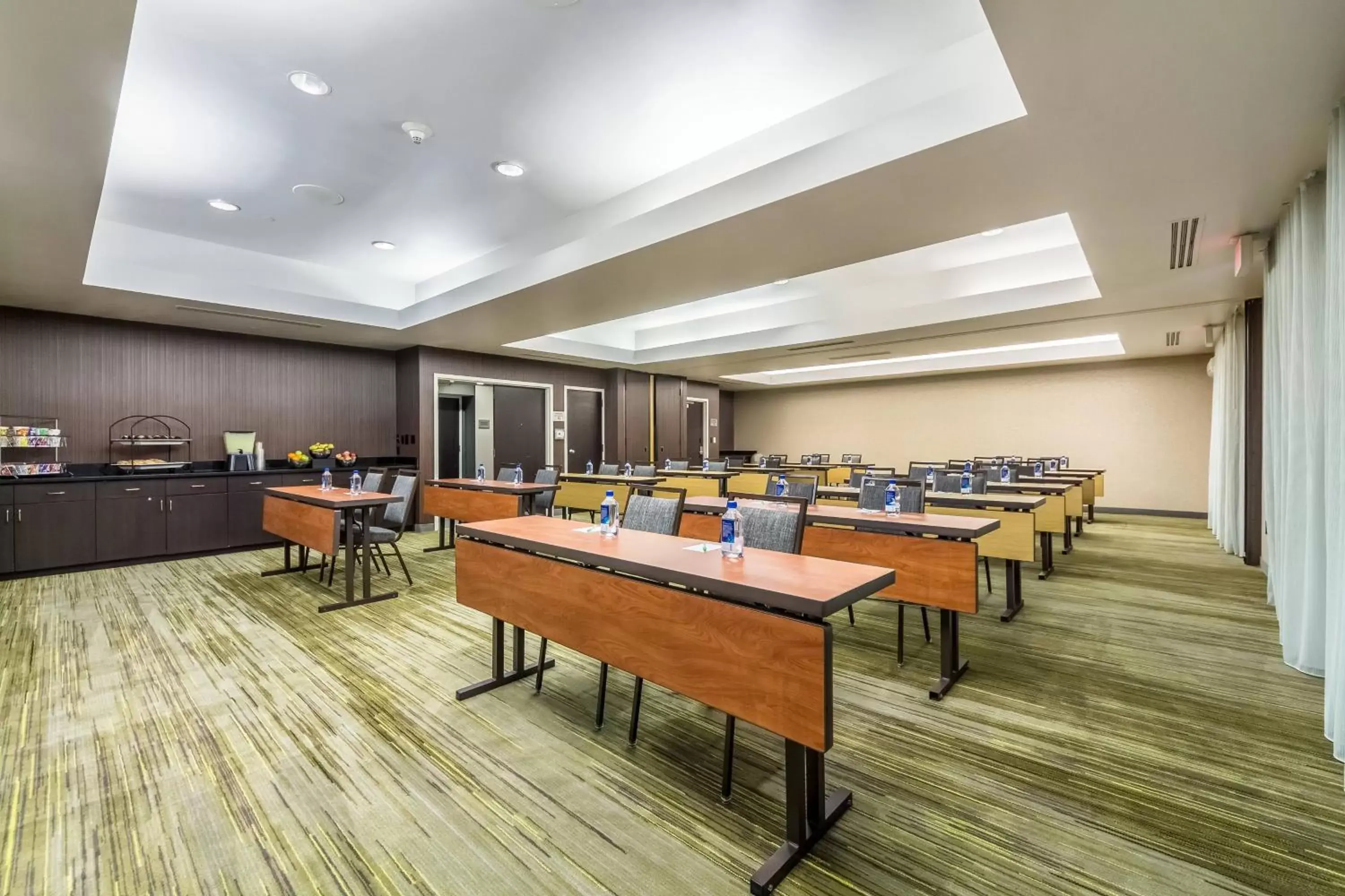 Meeting/conference room in Courtyard Dallas DFW Airport South/Irving