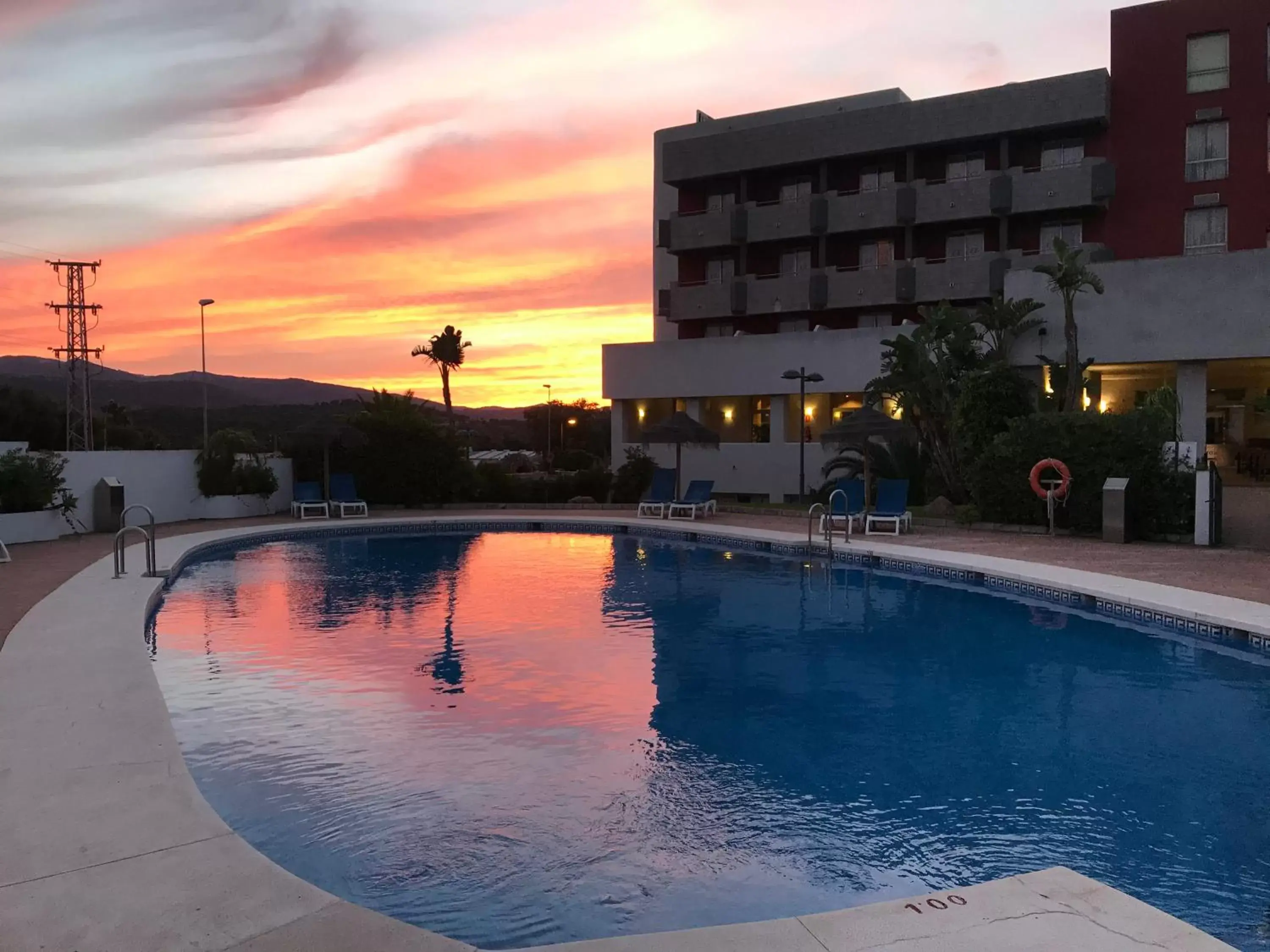 Swimming Pool in Hotel Montera Plaza