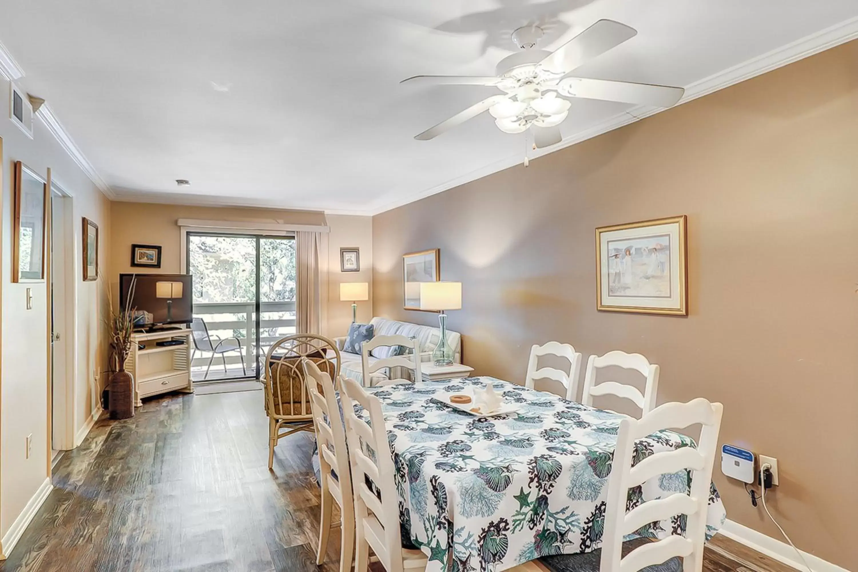 Dining Area in Fiddlers Cove 22J