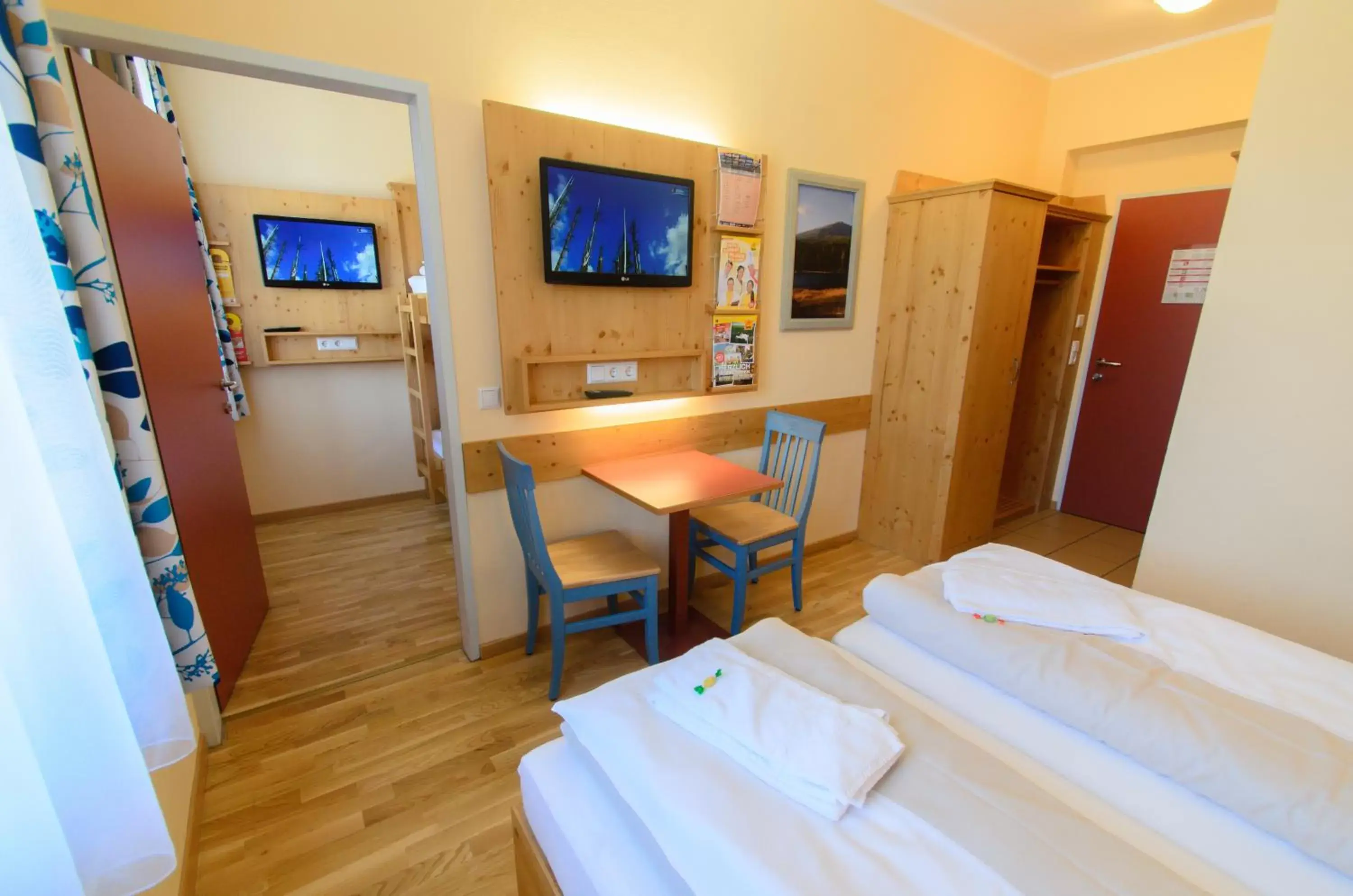 Bed, TV/Entertainment Center in JUFA Hotel Lungau