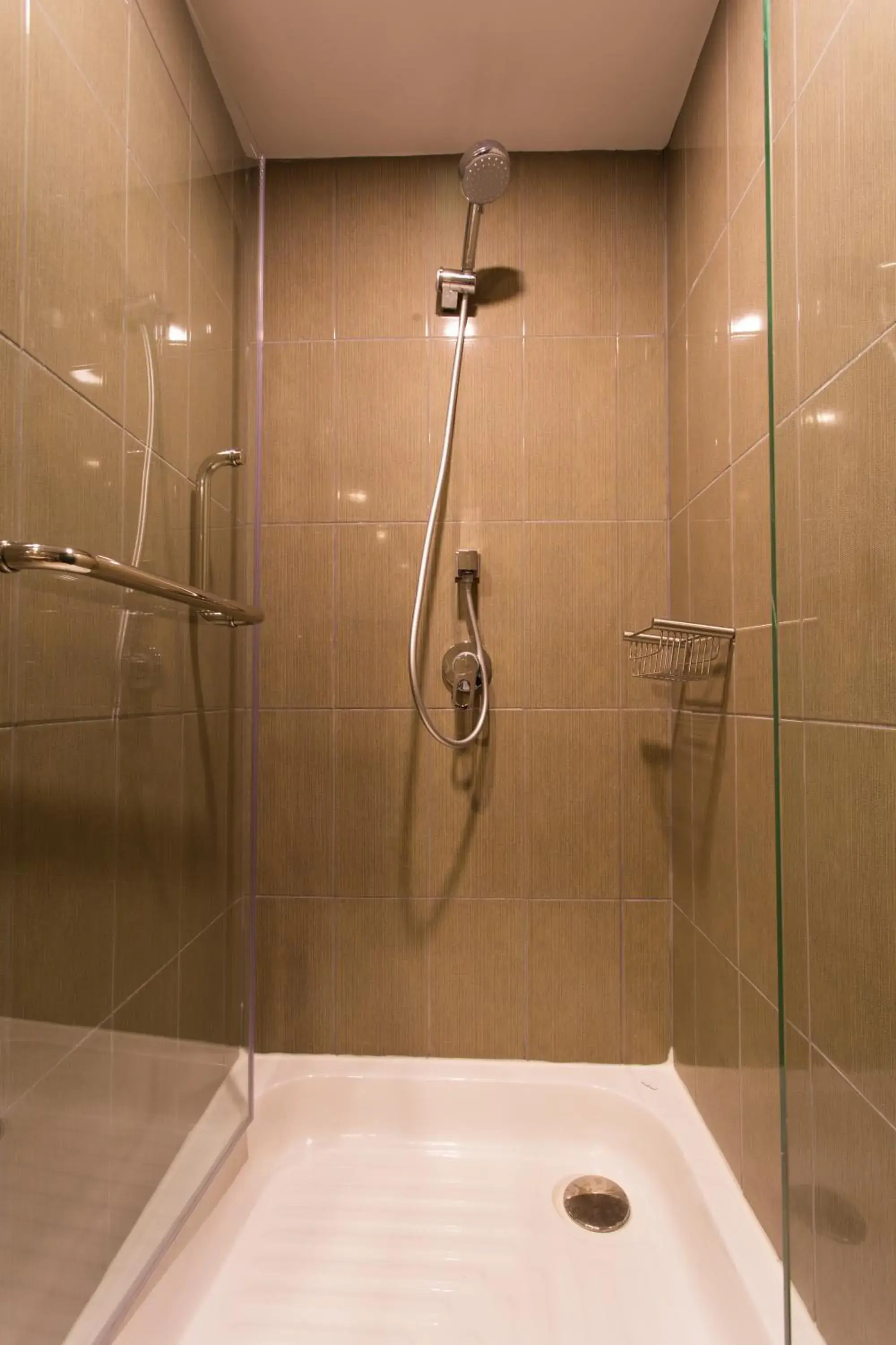 Shower, Bathroom in Chetuphon Gate