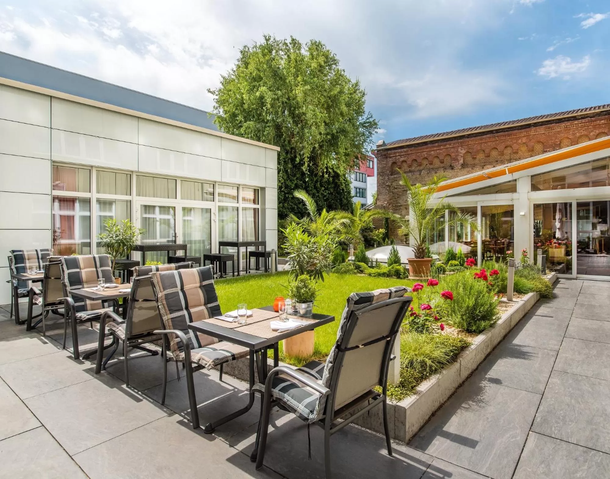 Restaurant/places to eat in Best Western Plus Delta Park Hotel