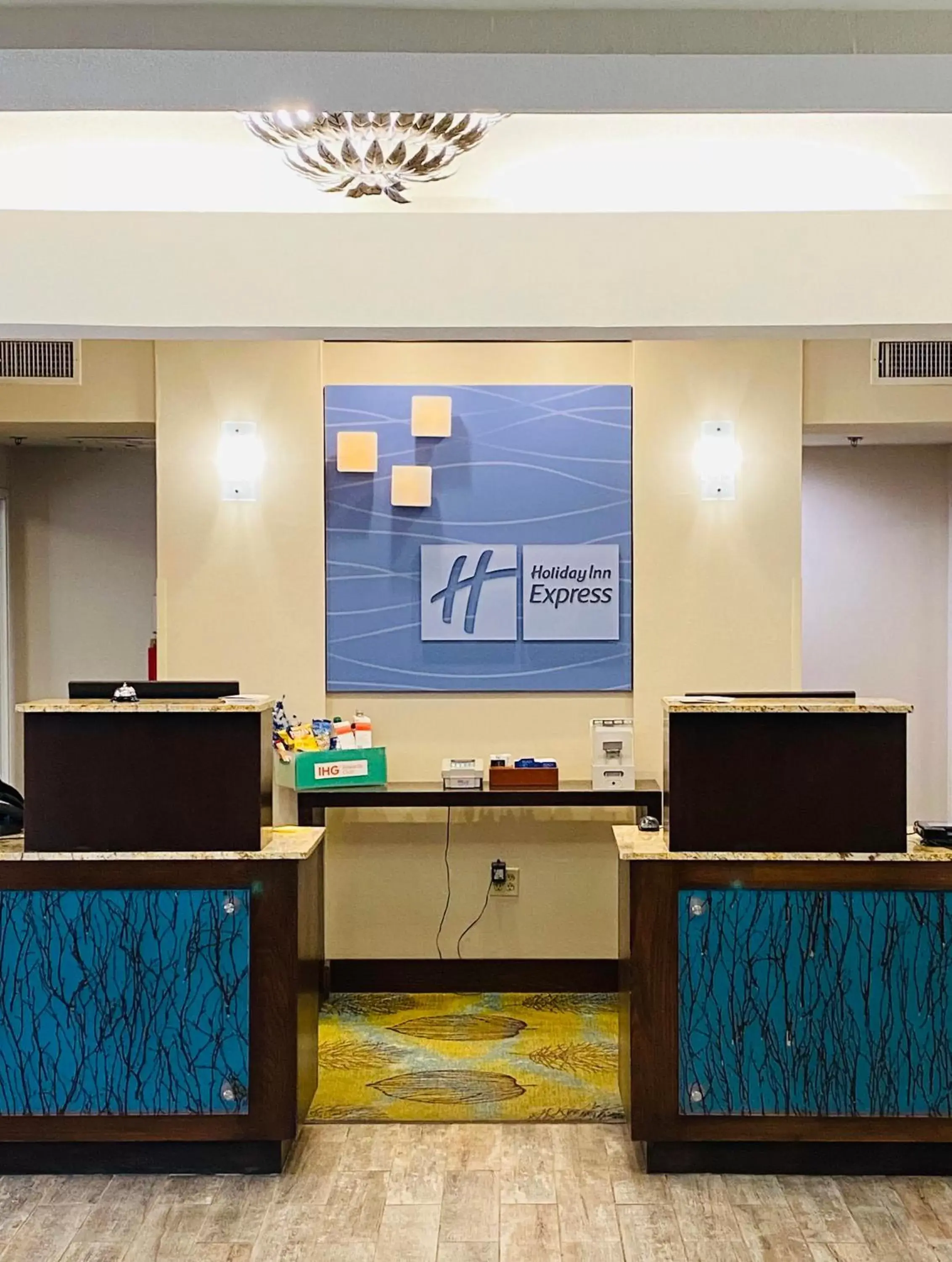 Lobby or reception in Holiday Inn Express Fresno River Park Highway 41, an IHG Hotel