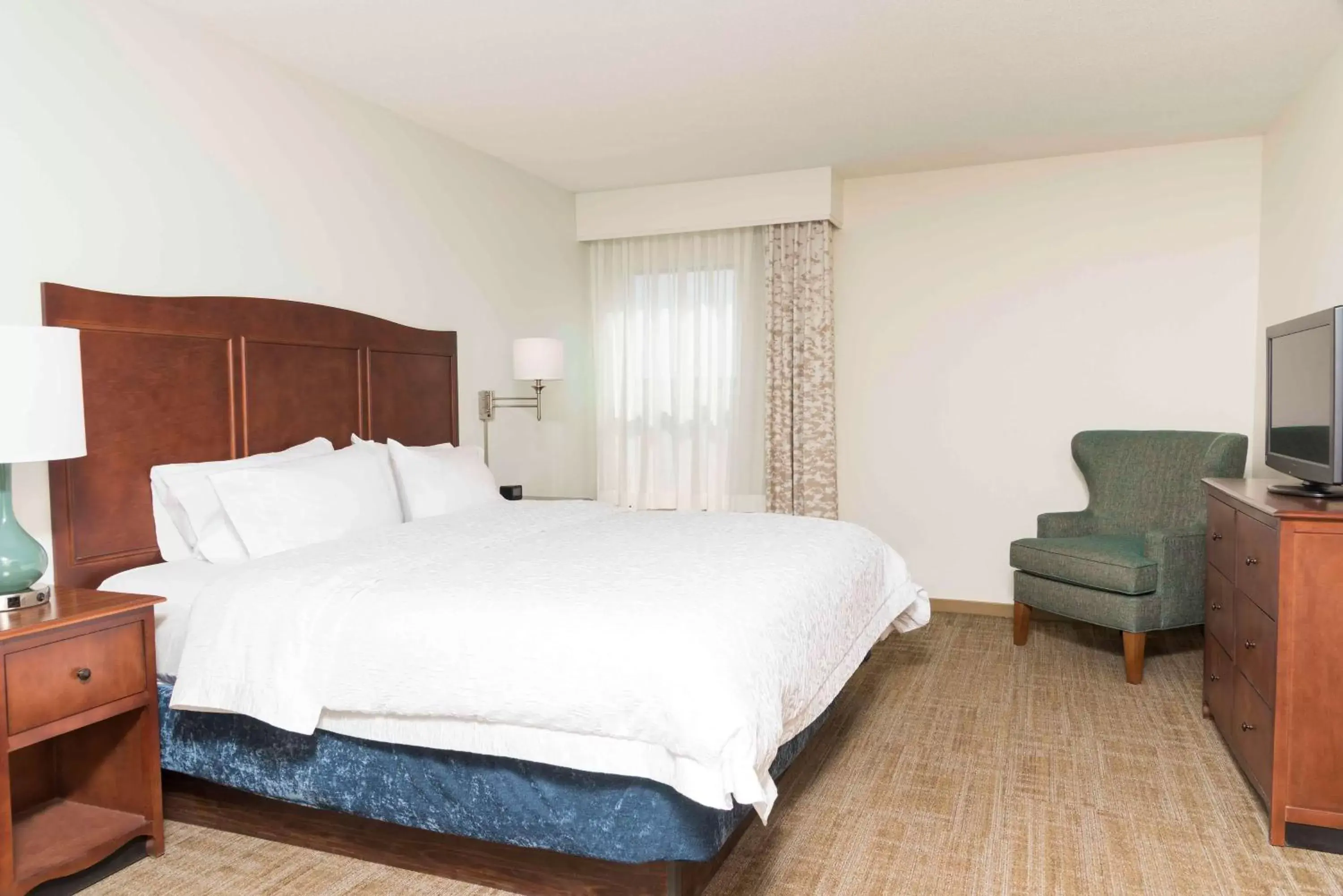 Bedroom, Bed in Hampton Inn Grand Rapids/North