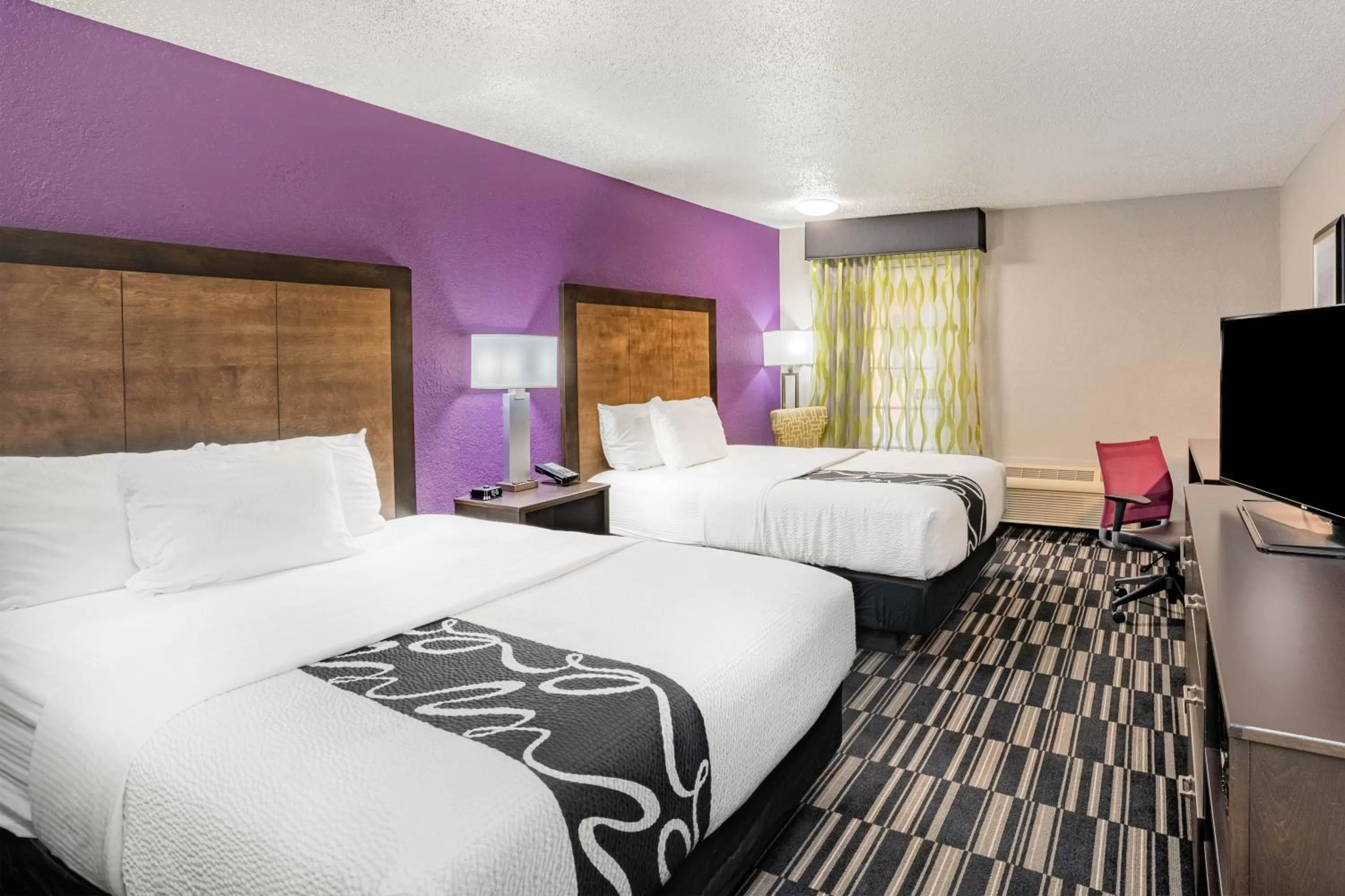 Bed in La Quinta Inn by Wyndham El Dorado